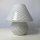 Lampe vintage en verre de Murano en forme de champignon.