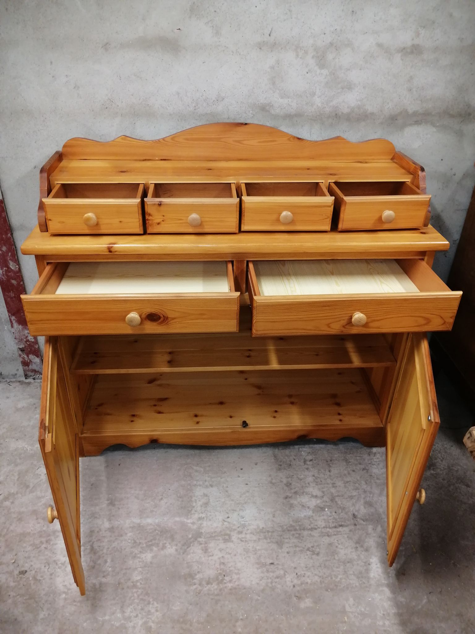 Chest of drawers