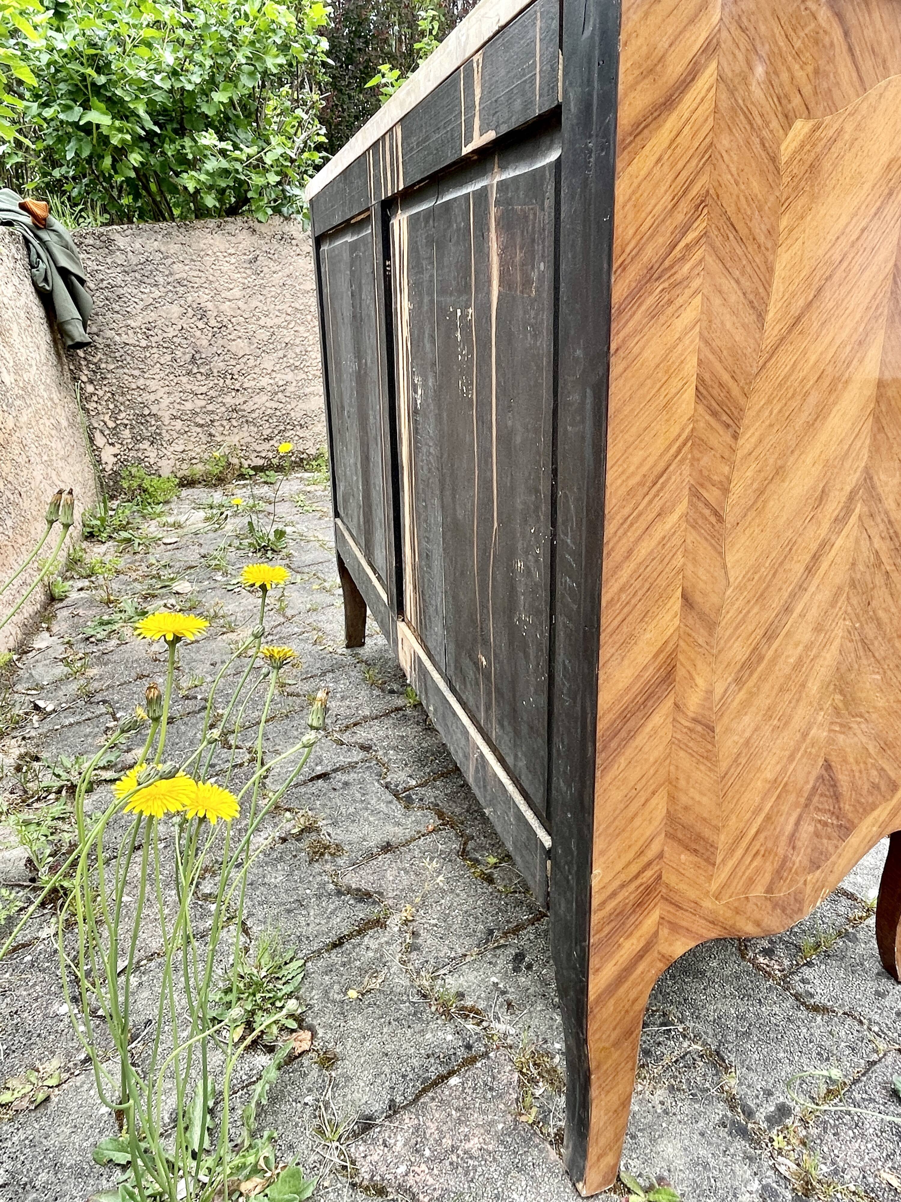 Louis XV style commode in marquetry, 20th century.