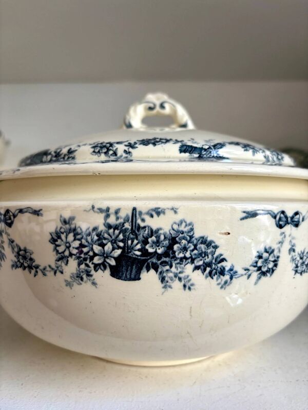 Soupière en terre de fer bleue