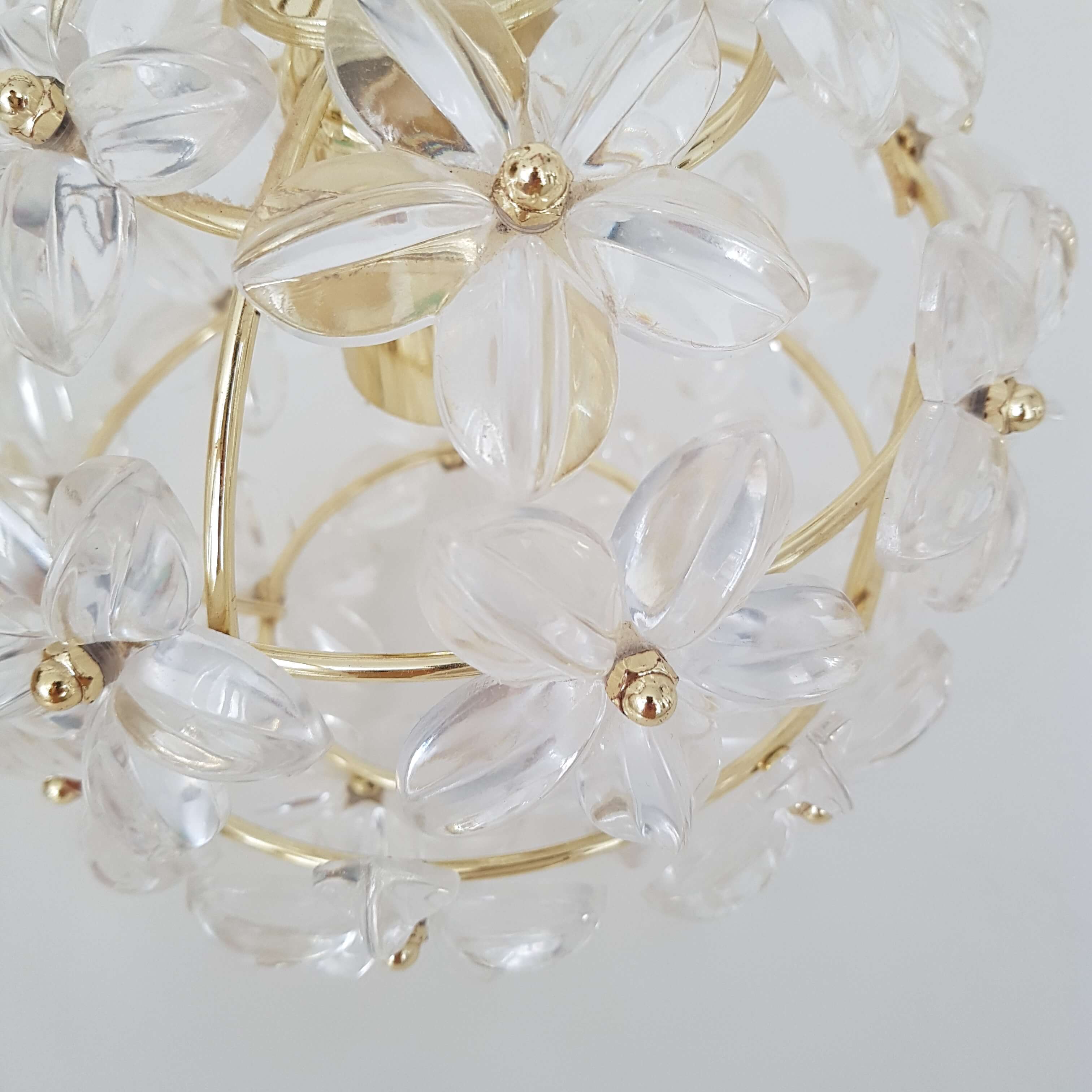 Hanging ball flowers style seventies