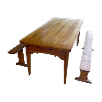 Large rustic table of 3.80m with its 2 benches.