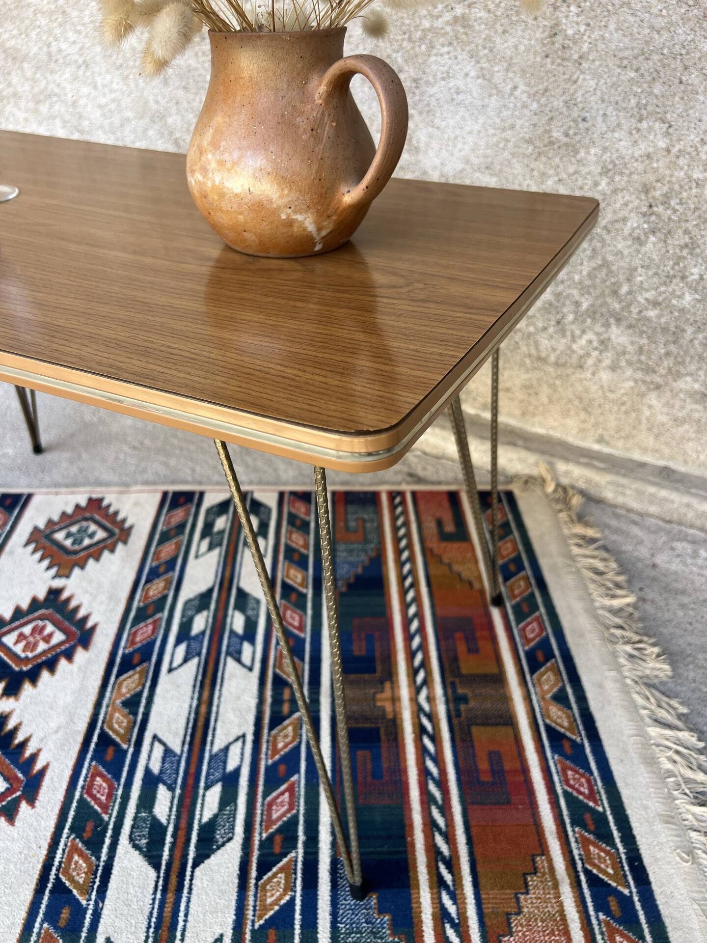 Petite table basse vintage en Formica - pieds Eiffel