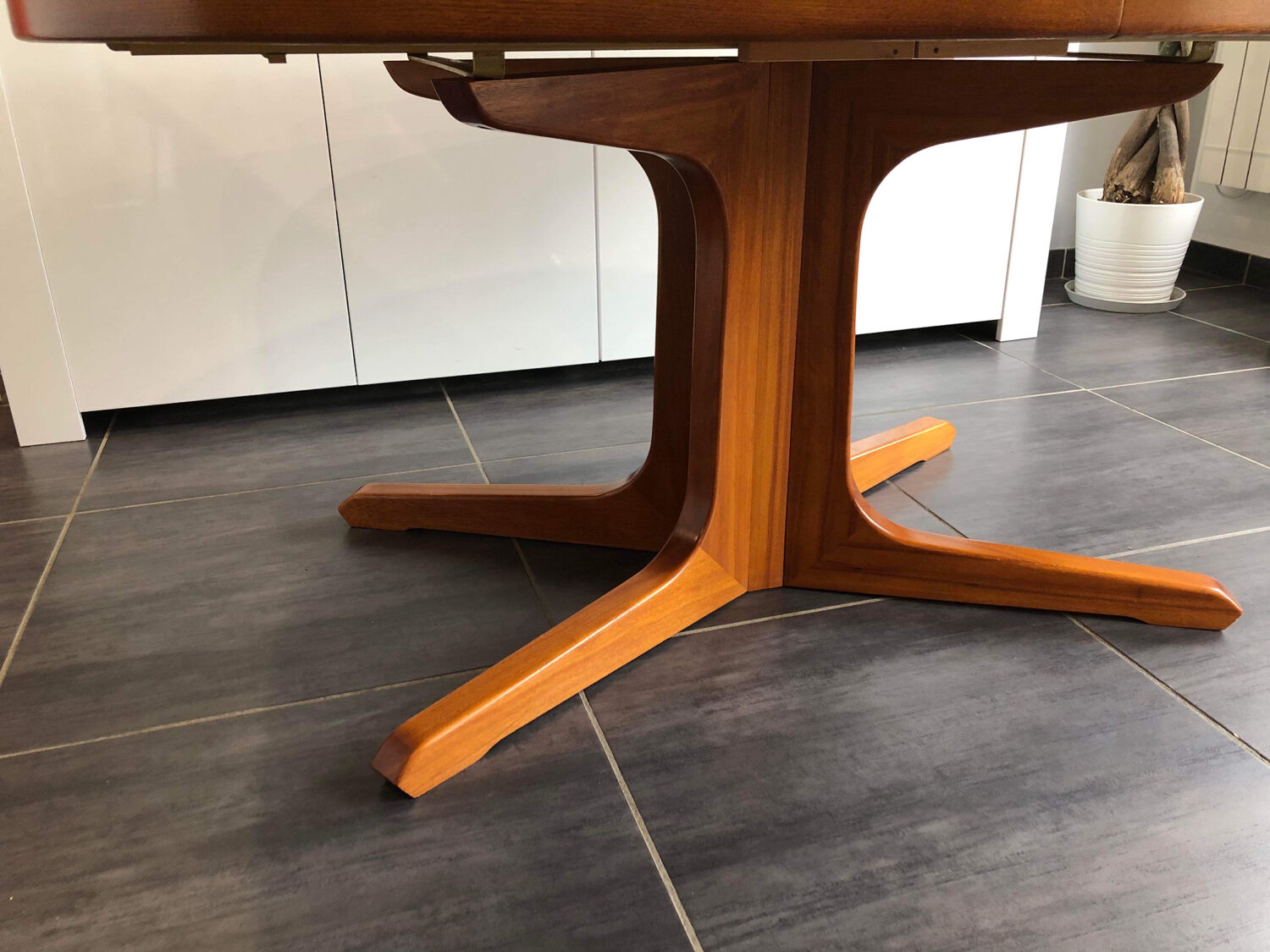 Baumann extendable table 1970s