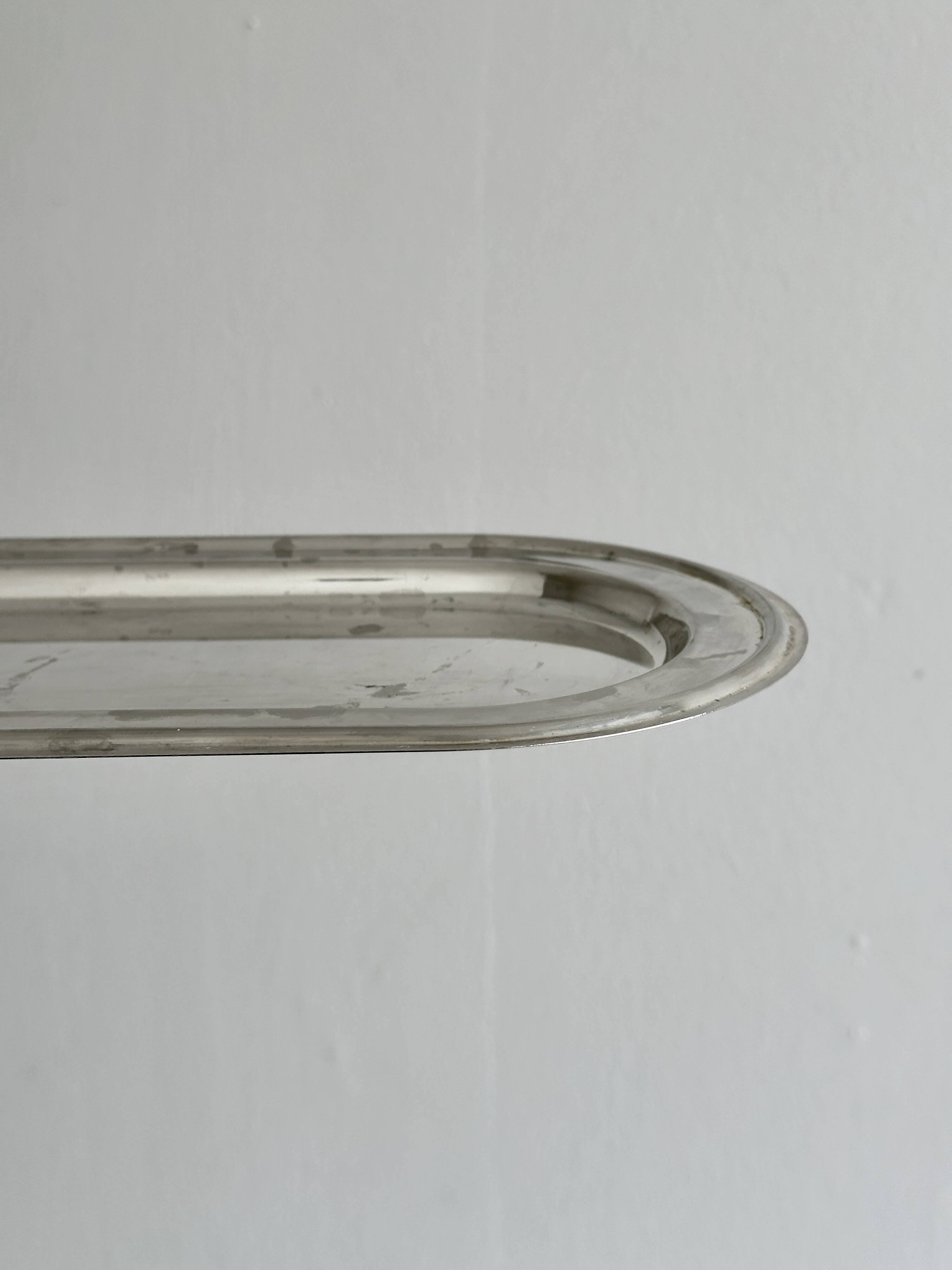 Petit plateau ovale vintage en métal léger brillant