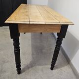 Antique farmhouse table in solid oak with turned legs