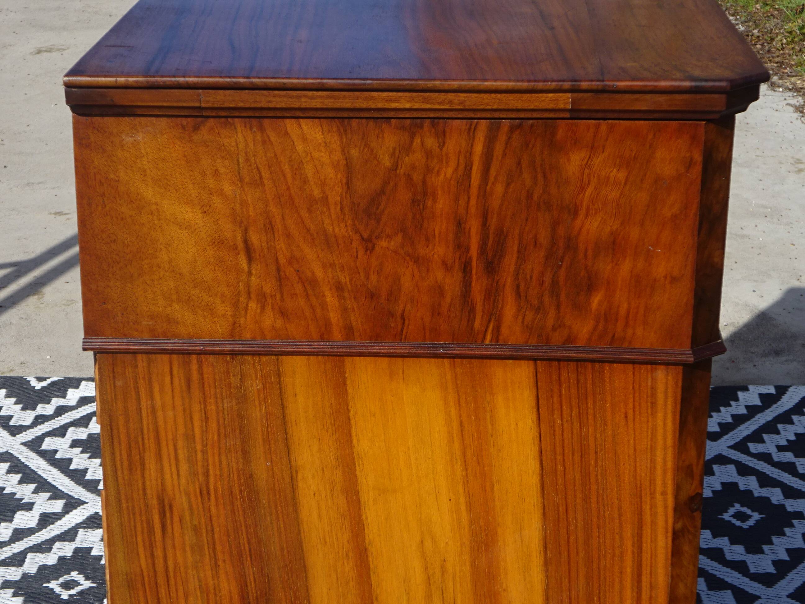 Commode coiffeuse, système en chemin de fer