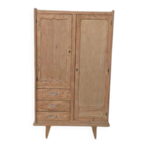Armoire pieds compas