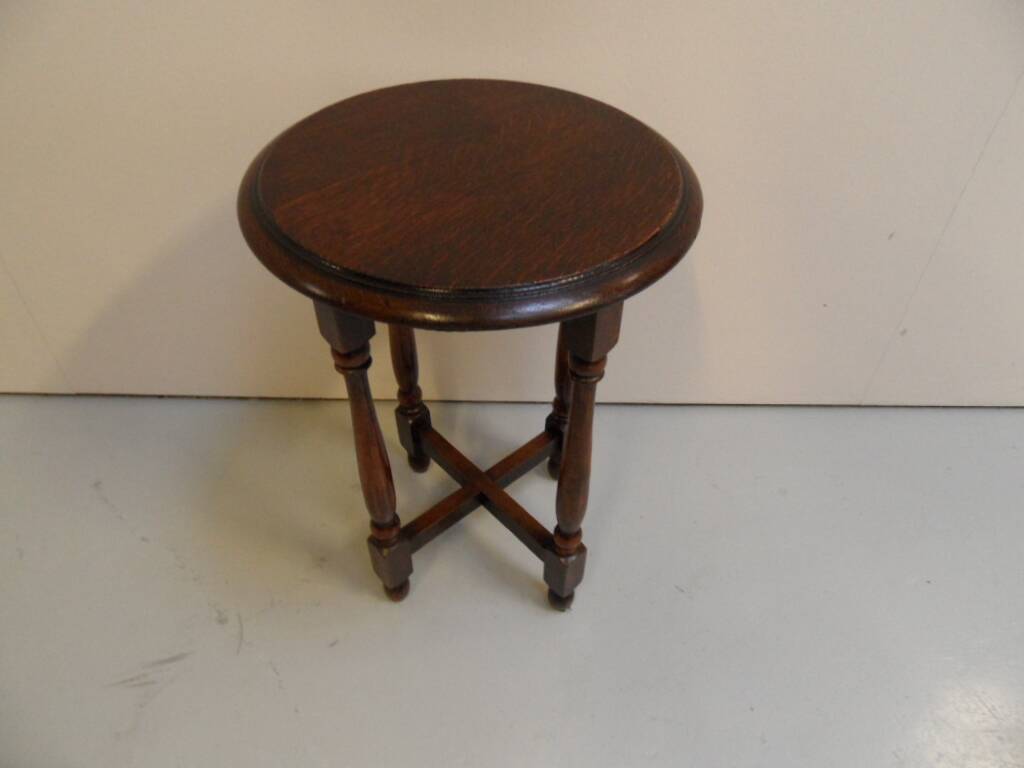 Vintage round oak sidetable