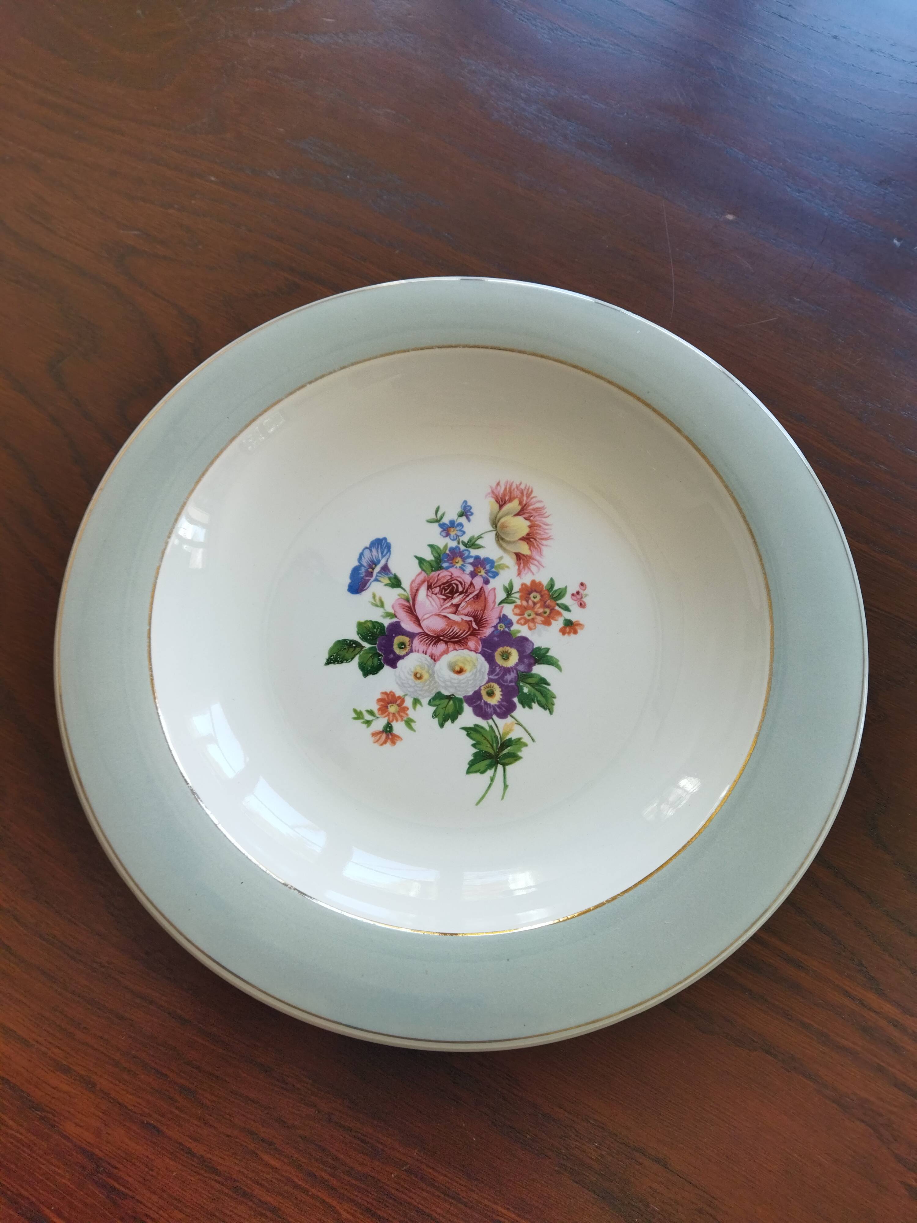 8 semi-deep plates Salins Opaceline 702