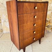 Vintage high chest of drawers in oak with 5 drawers, circa 1950s.