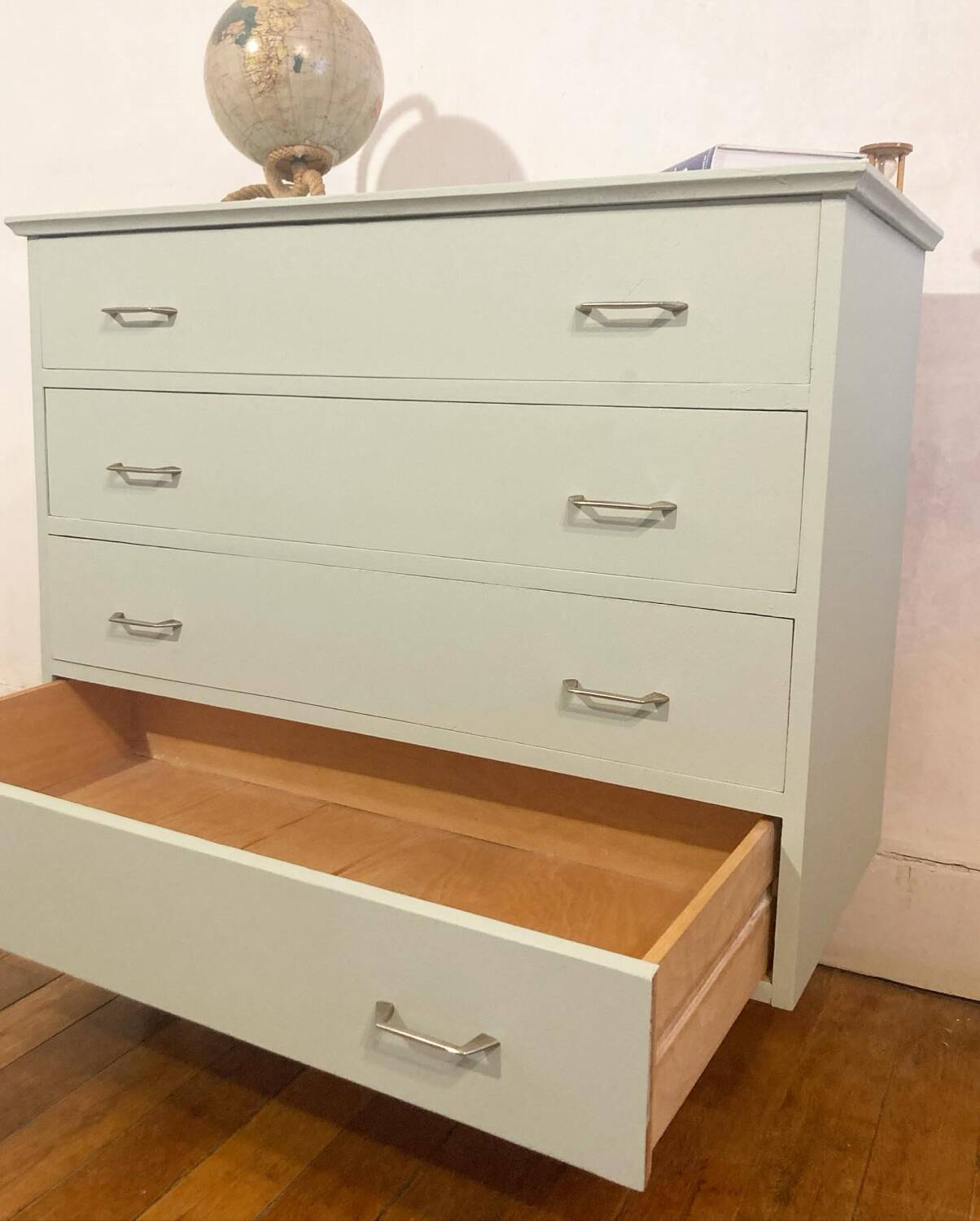 Vintage chest of drawers