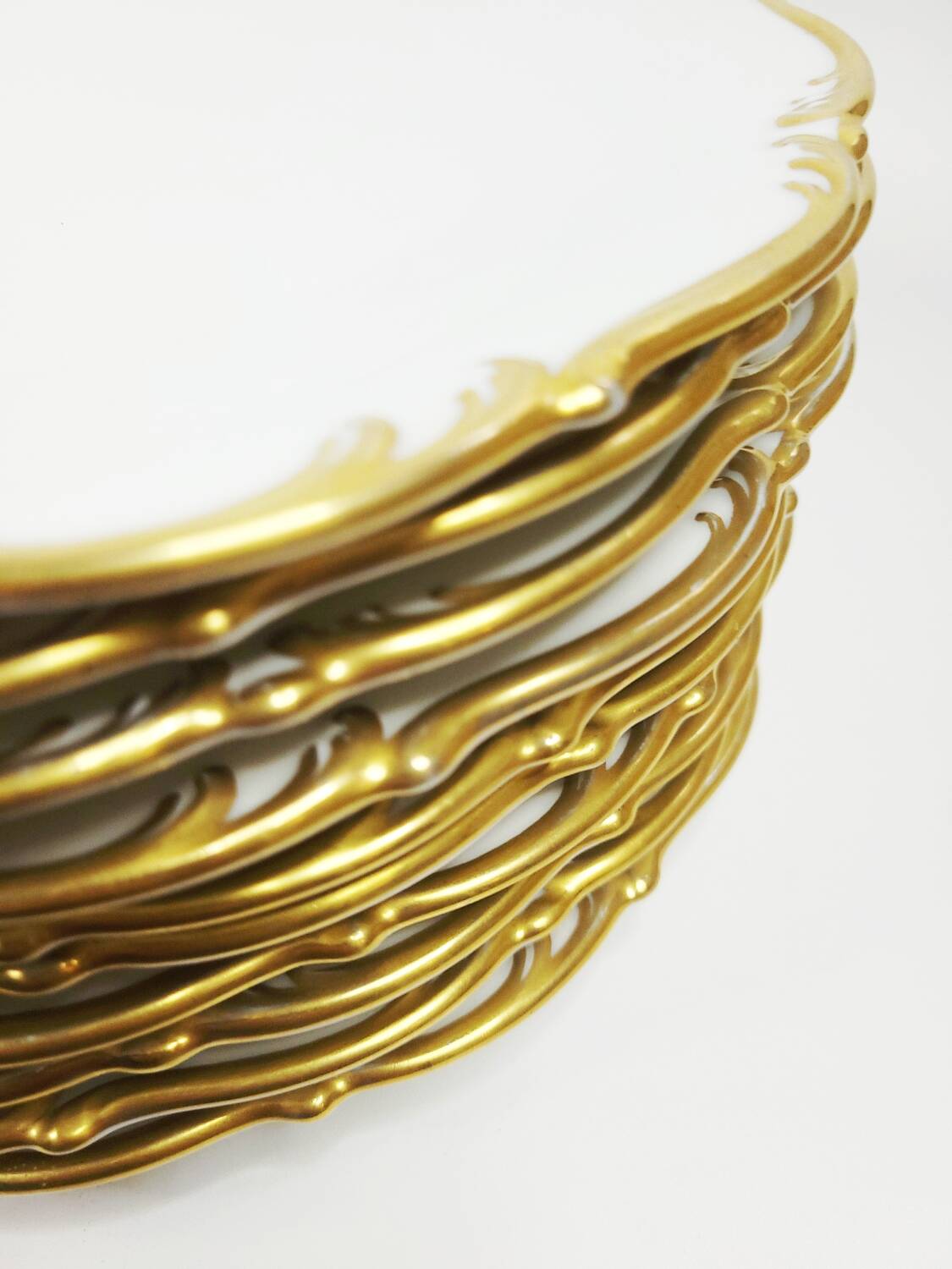 Pair of antique flat plates in gilded porcelain – Tirschenreuth