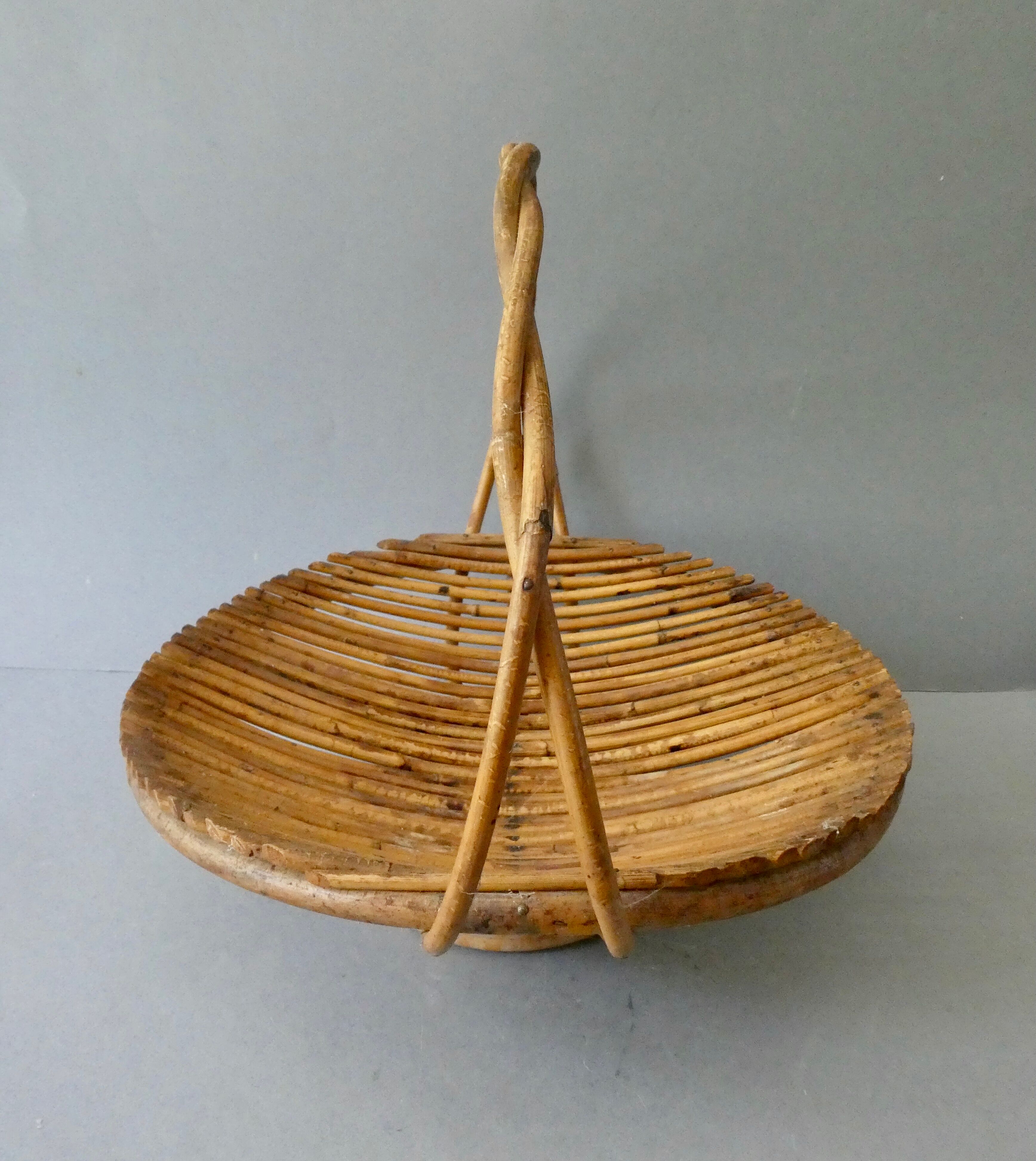 Rattan fruit basket 70s