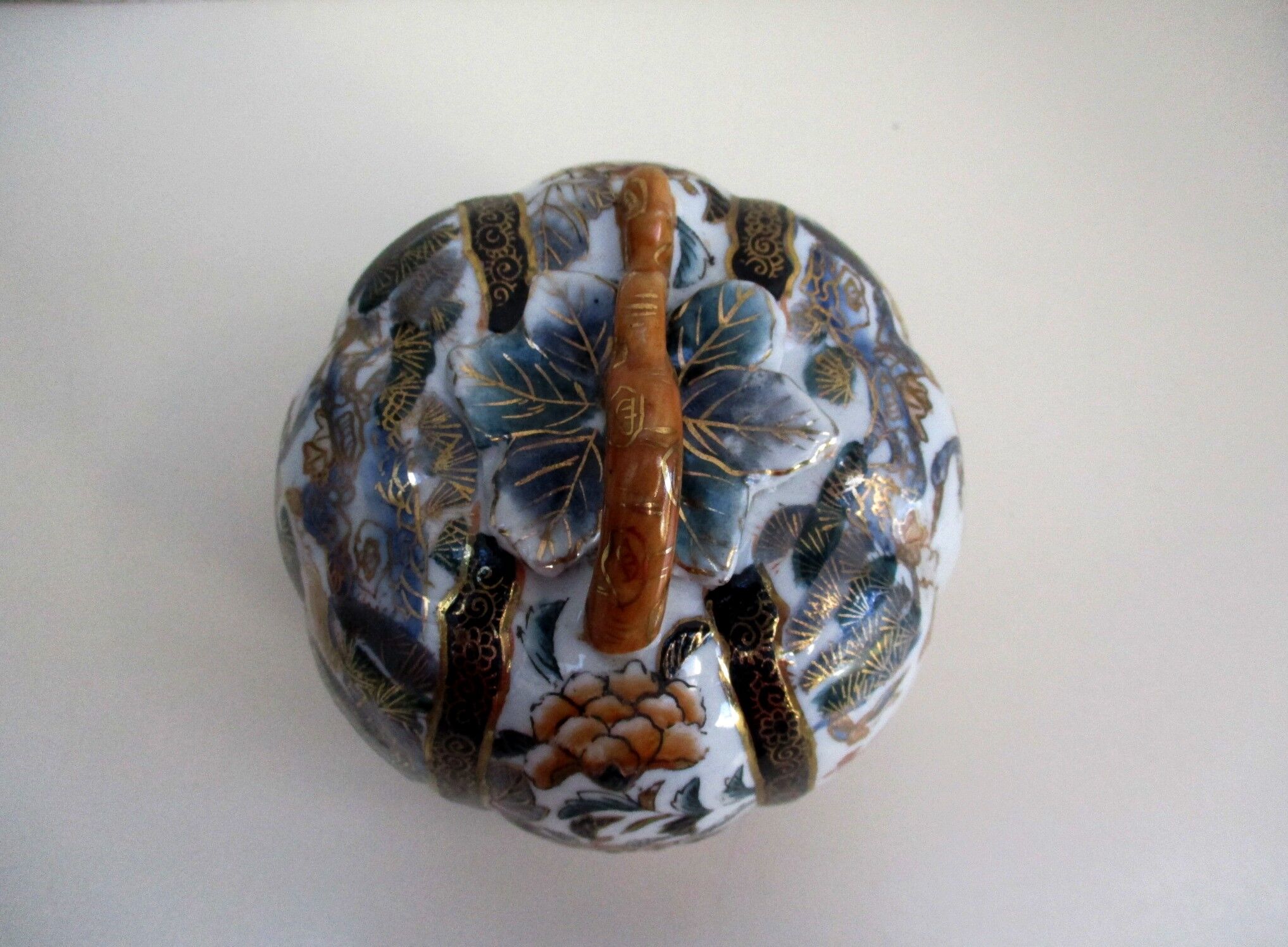 Chinese porcelain covered pot