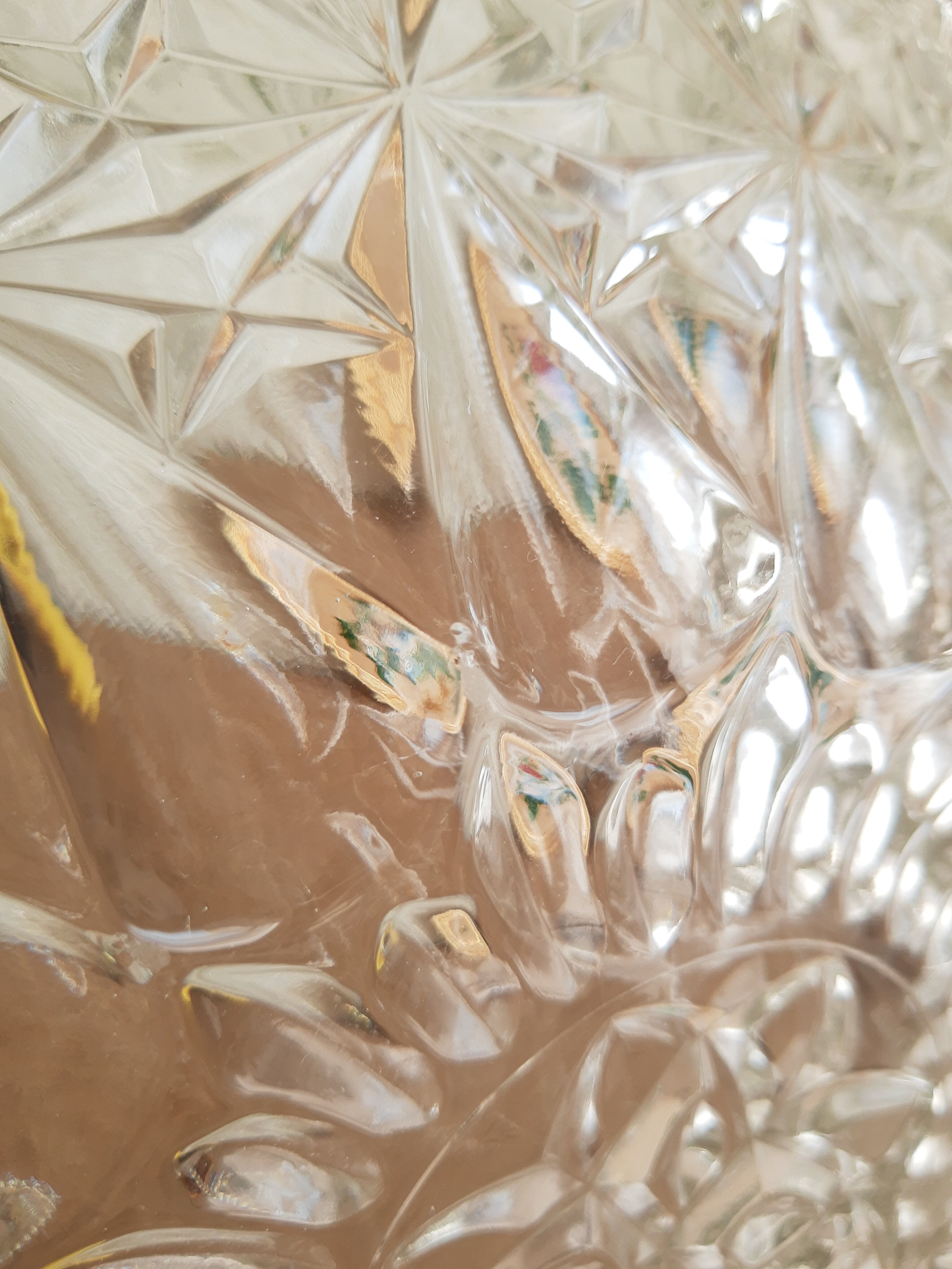 Large chiseled glass fruit cup