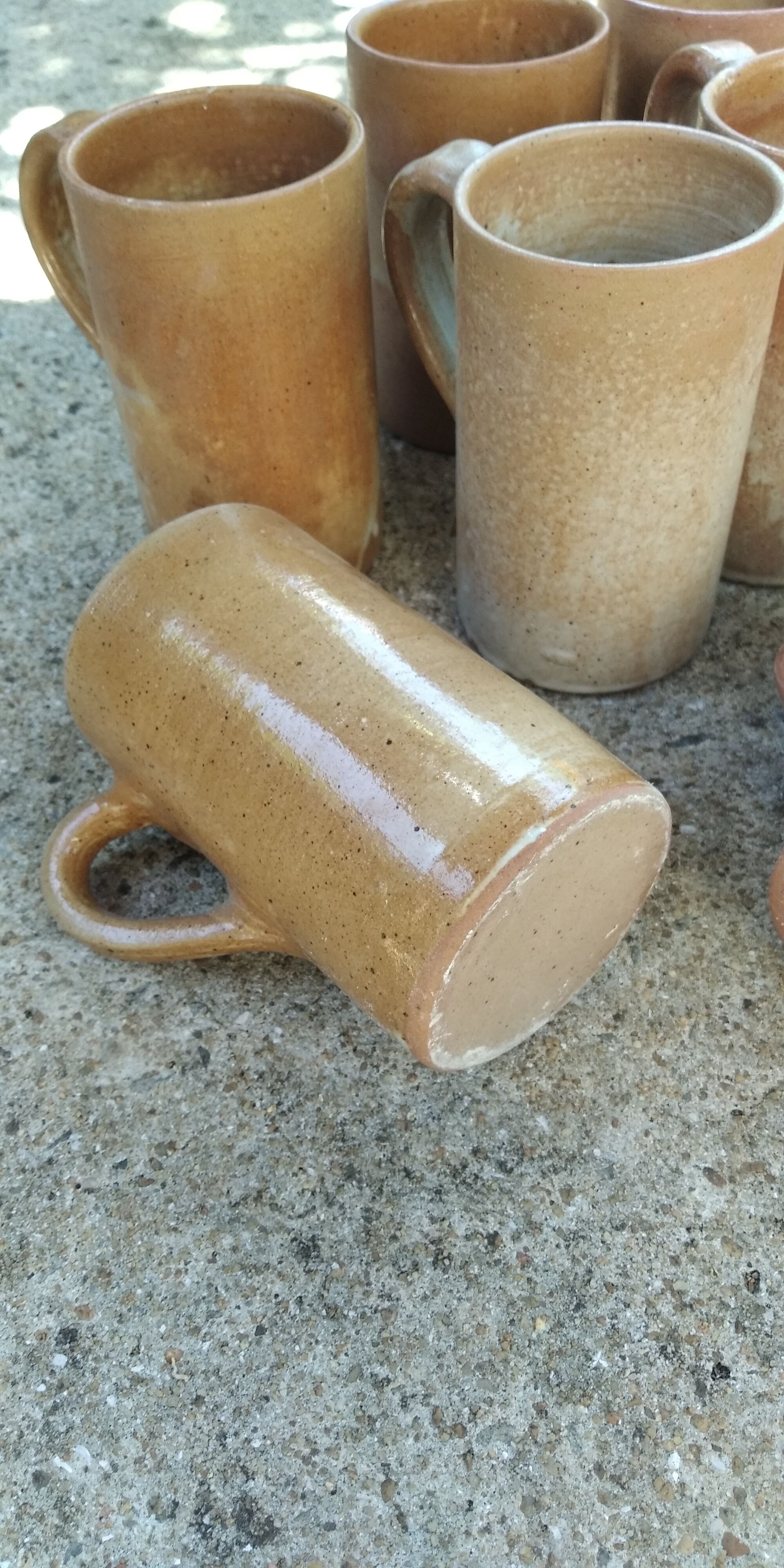 Mug in enamelled stoneware