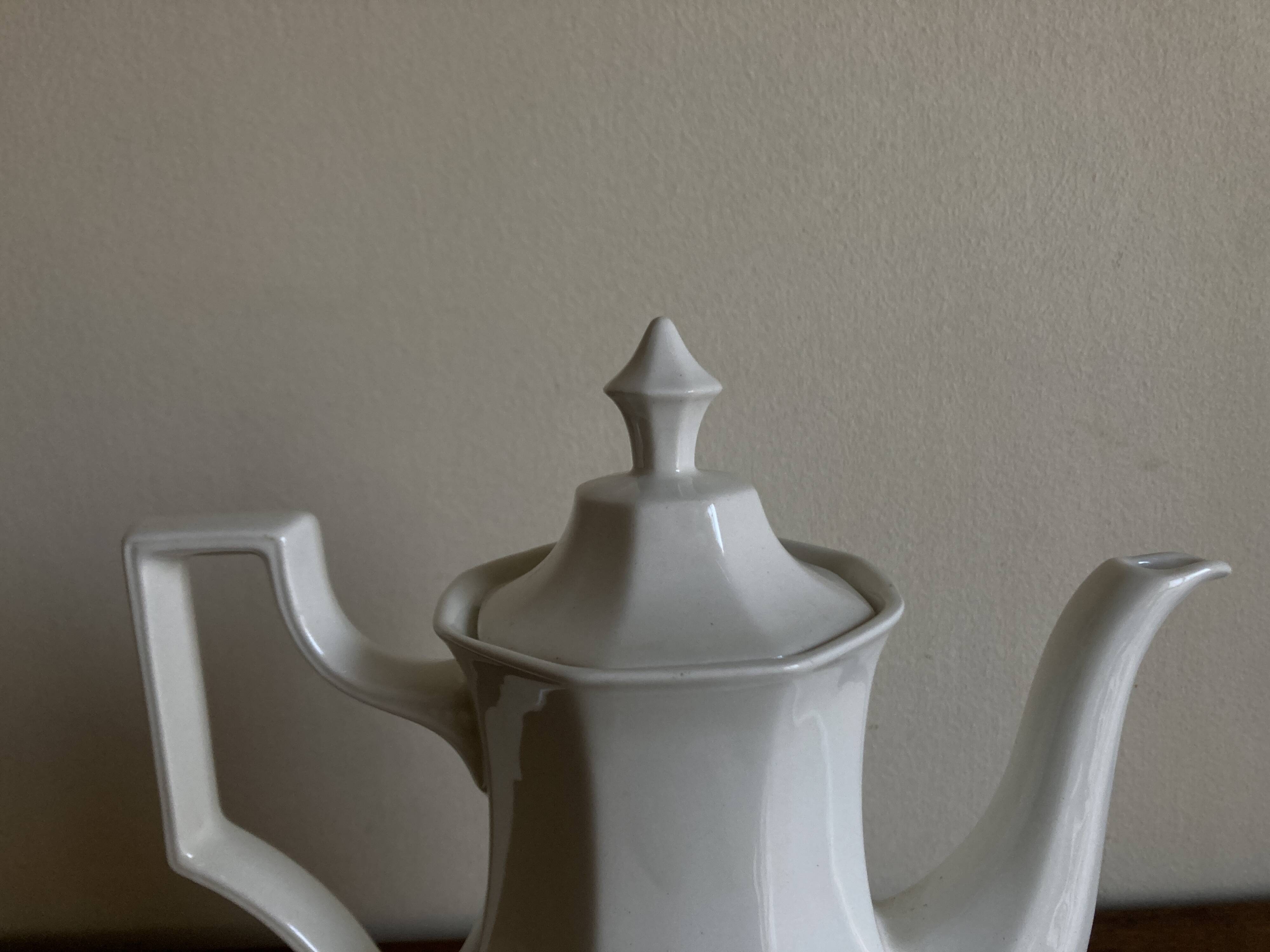 Neo-classical octagonal coffee pot Johnson Brothers pearls 1960