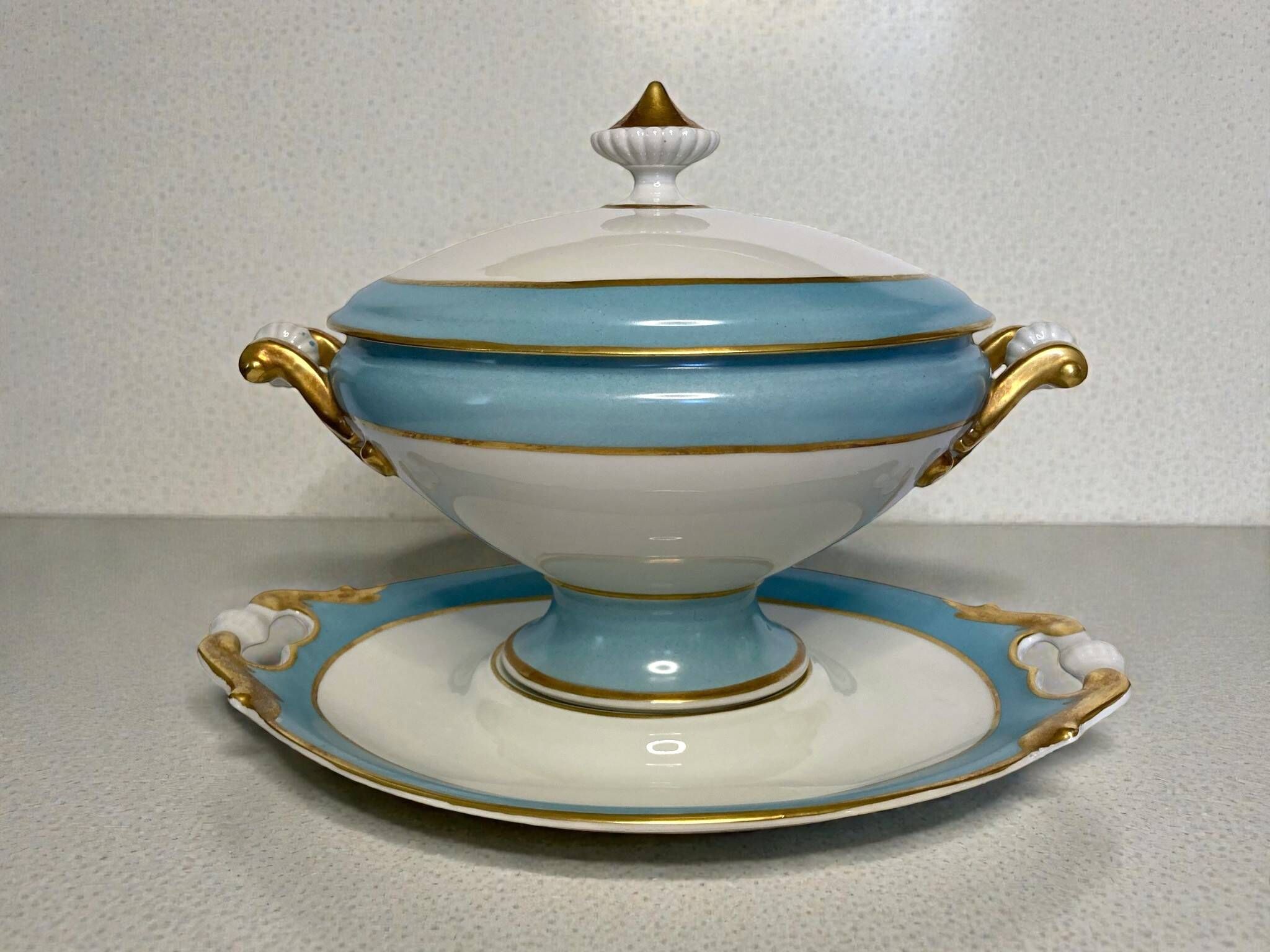Limoges, soup tureen on stand, porcelain, early 20th century.