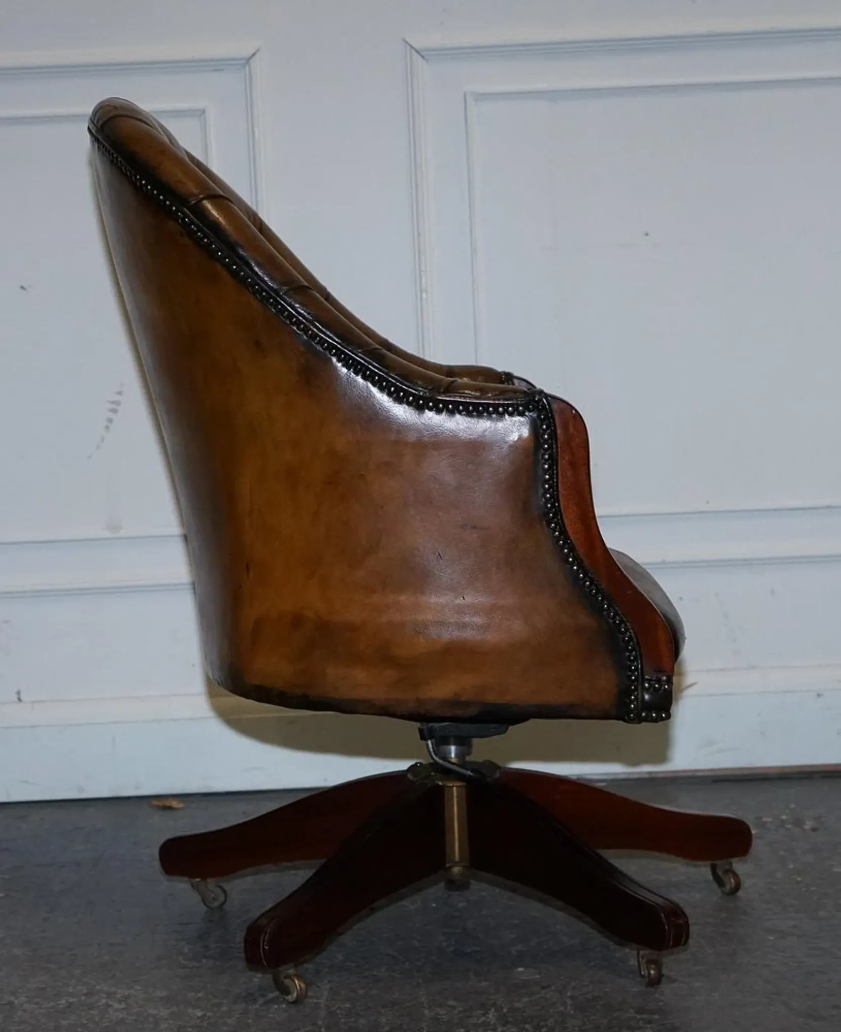 Antique Chesterfield Office Chair in Hand-Dyed Leather in Georgian Style