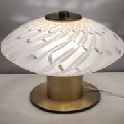 Lampe de table en verre de Murano blanc et laiton, Italie, années 1980