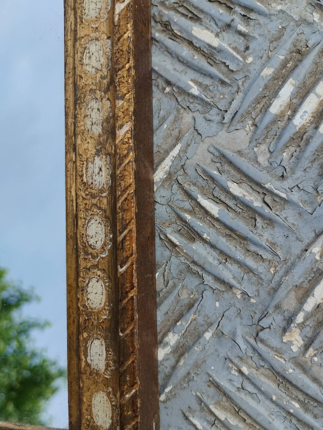 Antique Venetian mirror in gilded wood