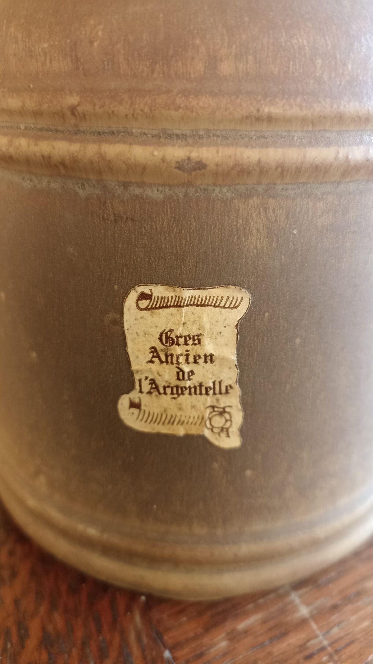 Pitcher in sandstone of the Argentelle