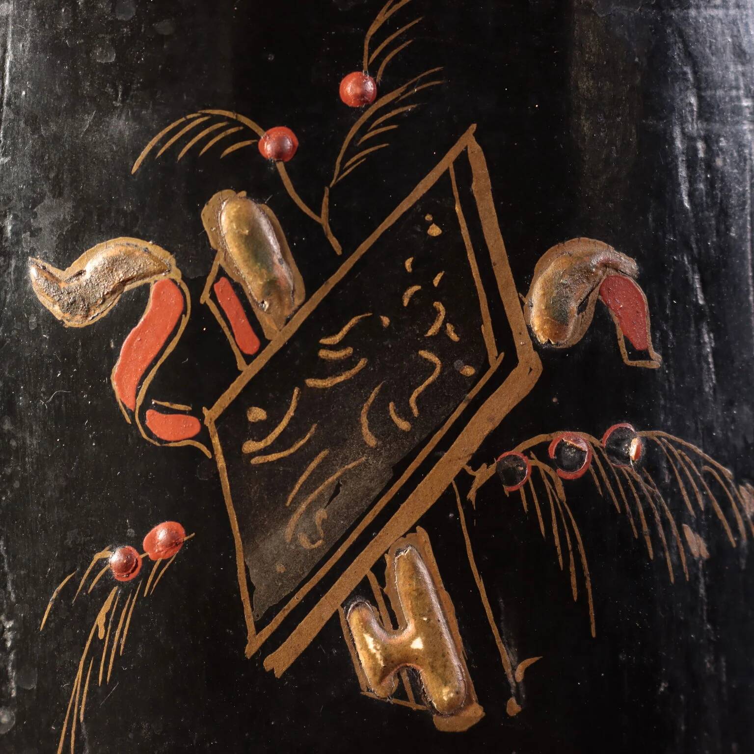 Pair of pedestal columns in chinoiserie style