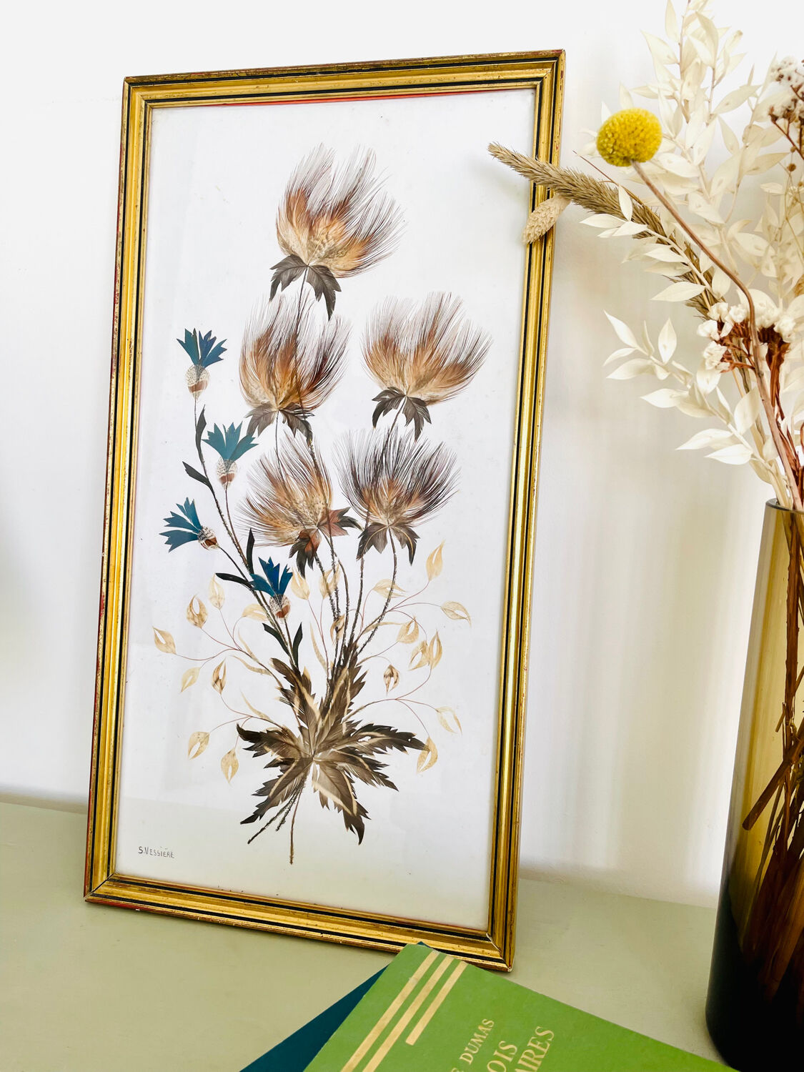 Vintage framing floral feather patterns