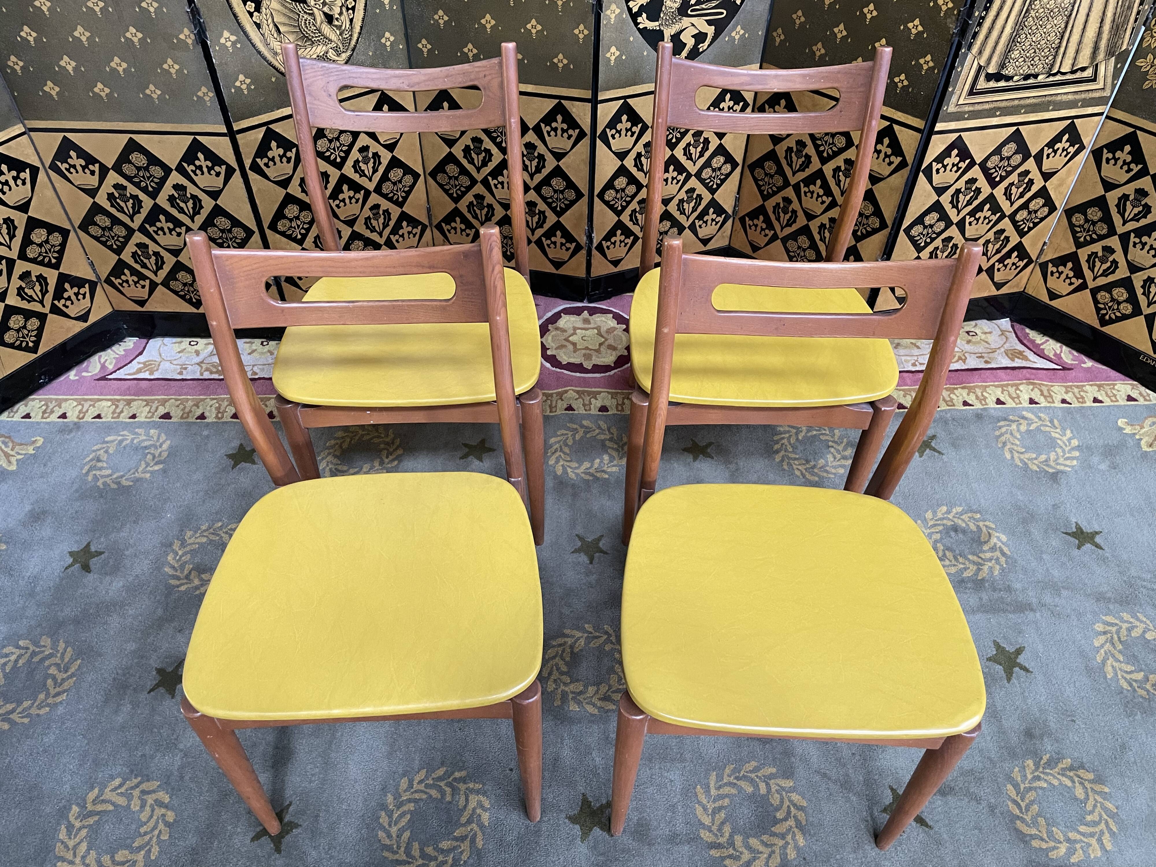 Suite de 4 chaises scandinaves skaï jaune