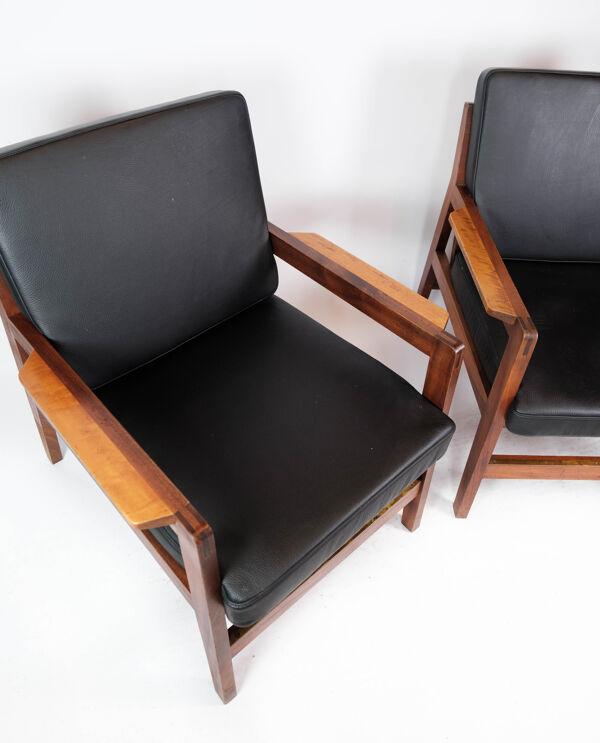 paire De fauteuils En Bois Poli Et cuir Noir De Design Danois, Années 1960
