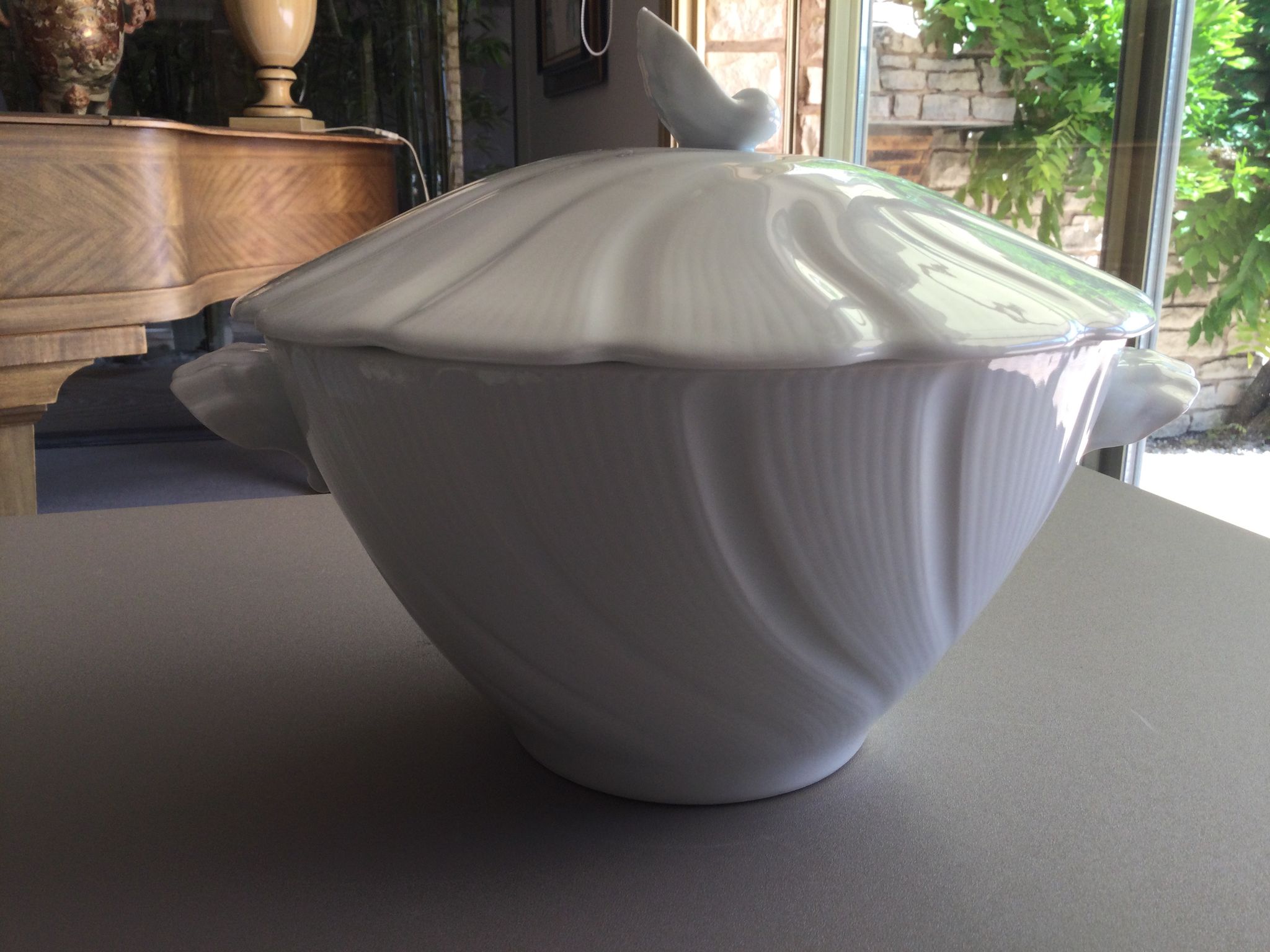 Soupière blanche en porcelaine de Limoges