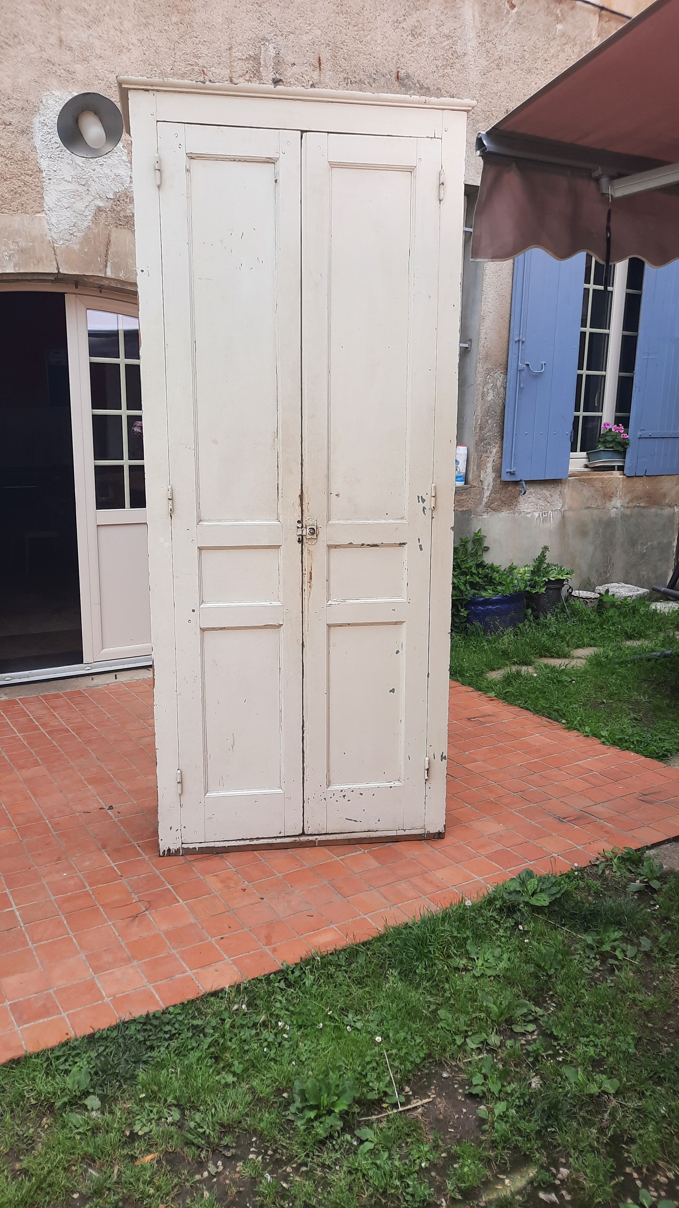 Armoire parisienne