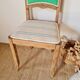 Chaise ancienne rénovée – bois sculpté et dossier vert