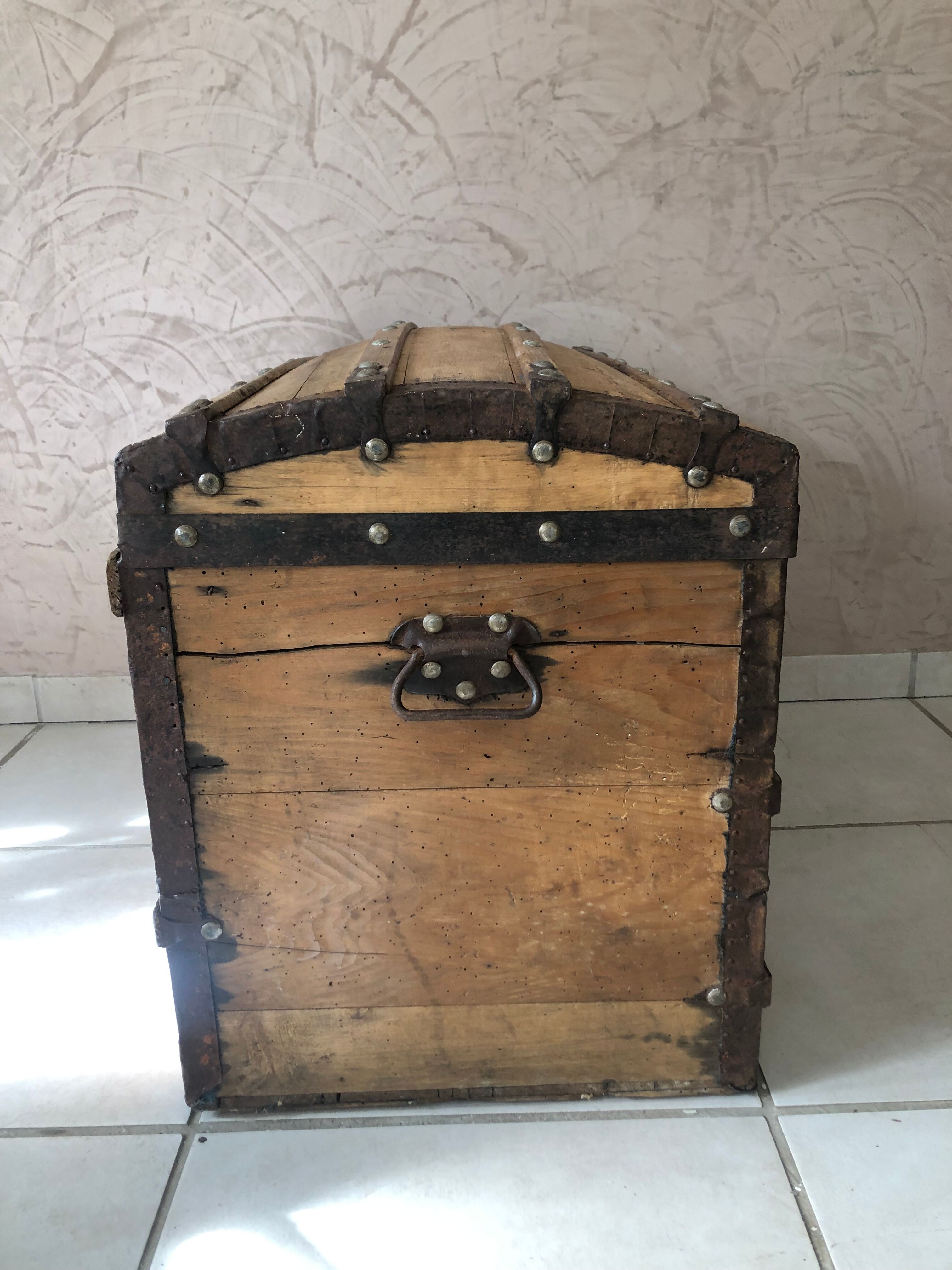 Wooden chest/trunk