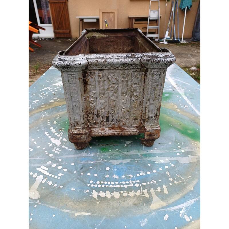 1 cast iron planter from 1900 from Charleville - Mézières
