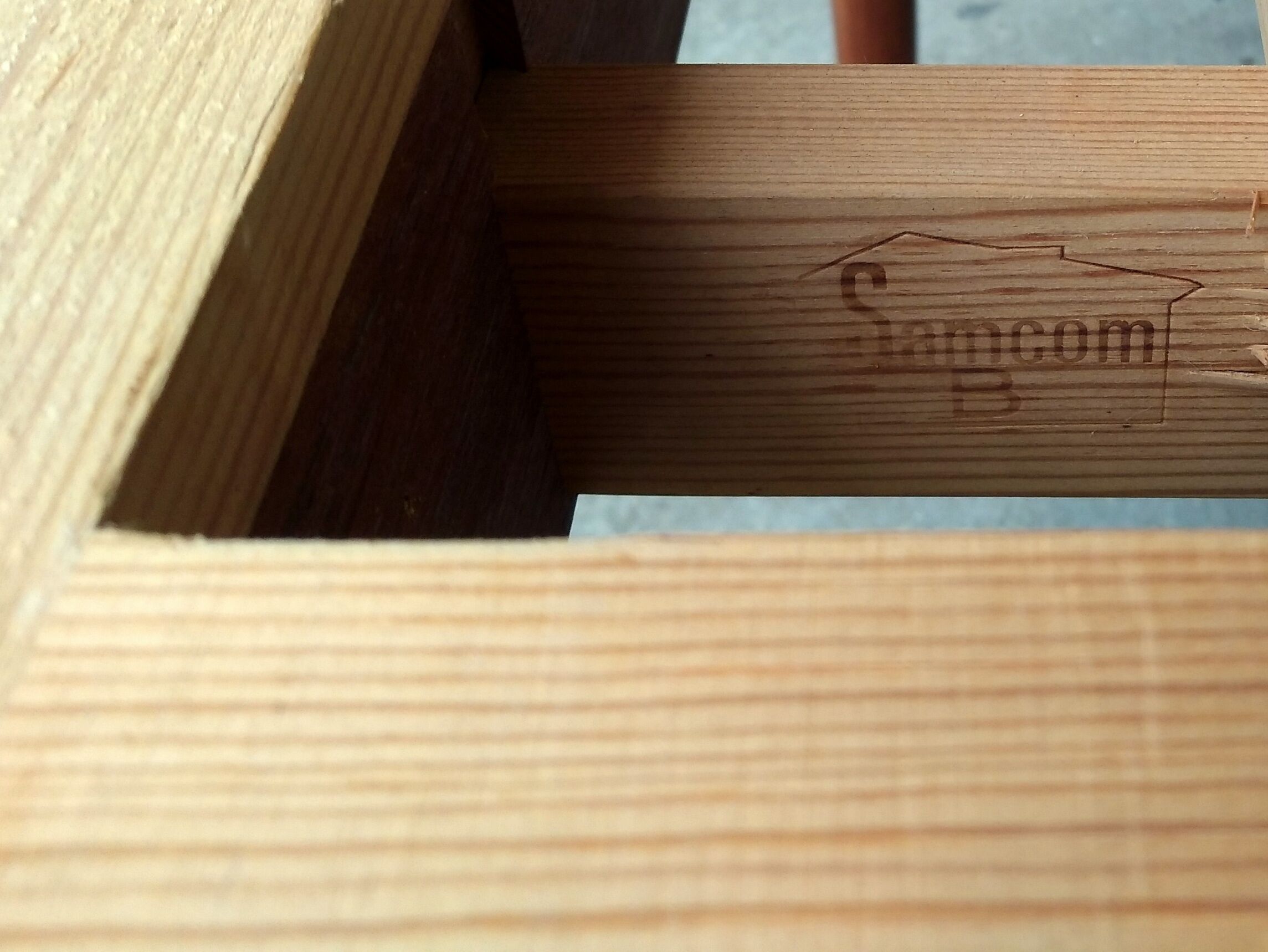 Scandinavian extensible table Samcom renovated graphic