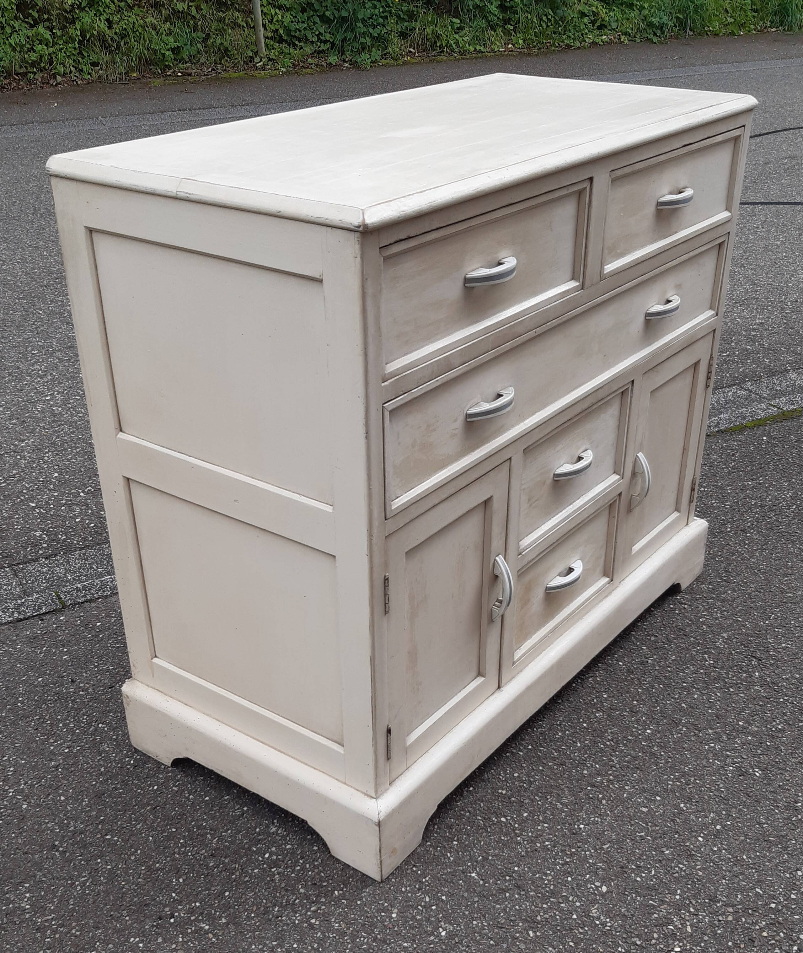 Commercial furniture with drawers