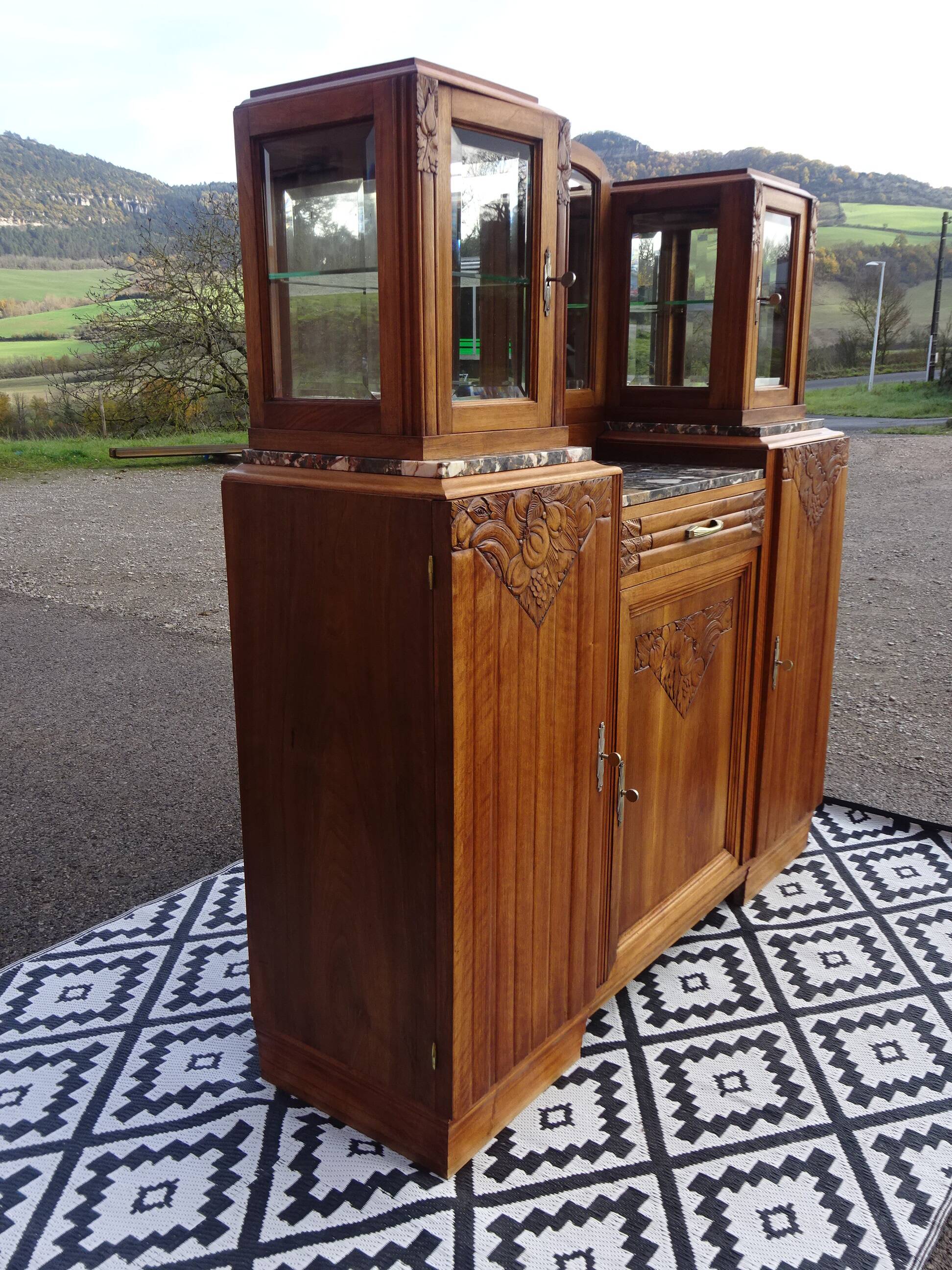 Buffet Art Déco en noyer avec marbres et guérites