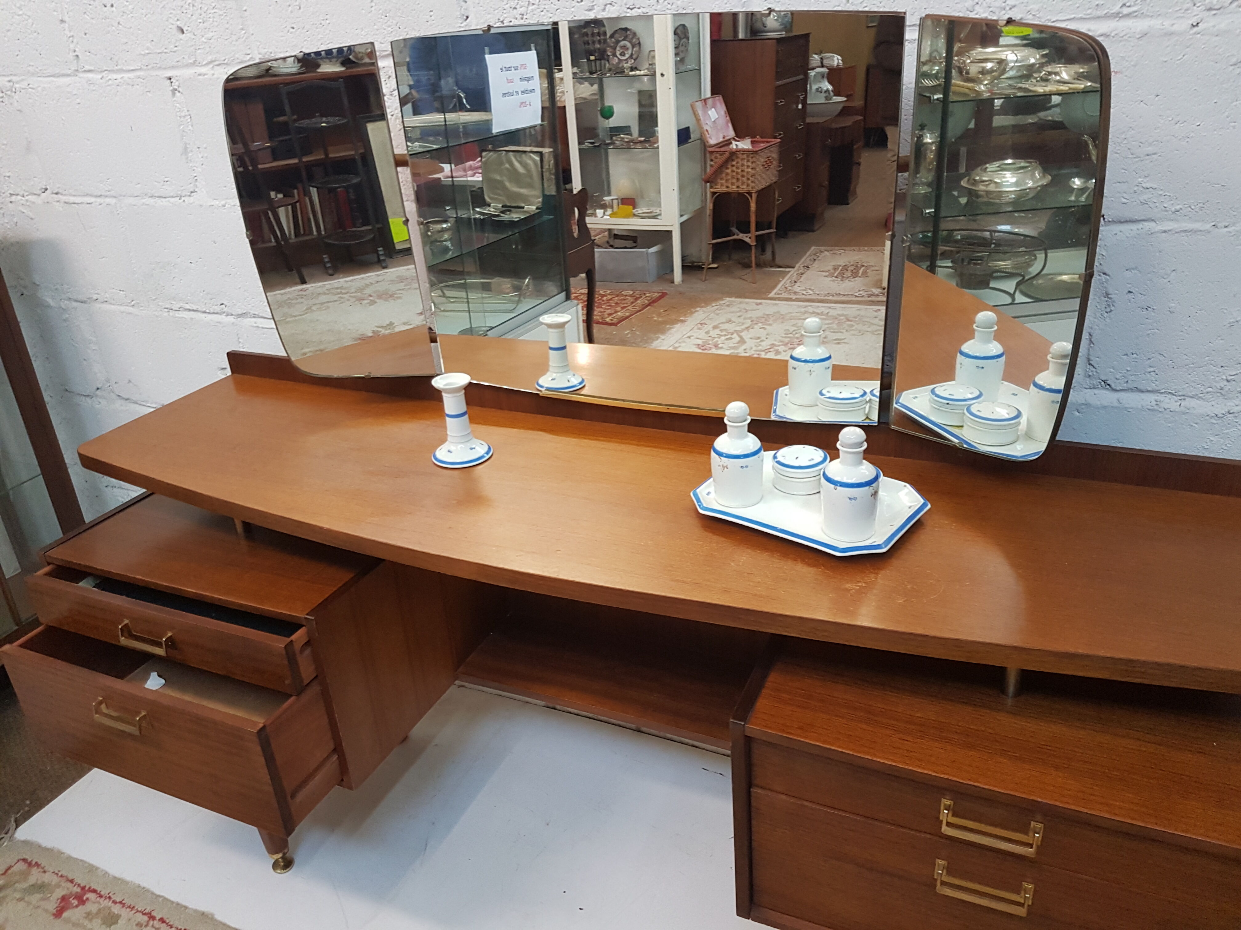 Dressing table