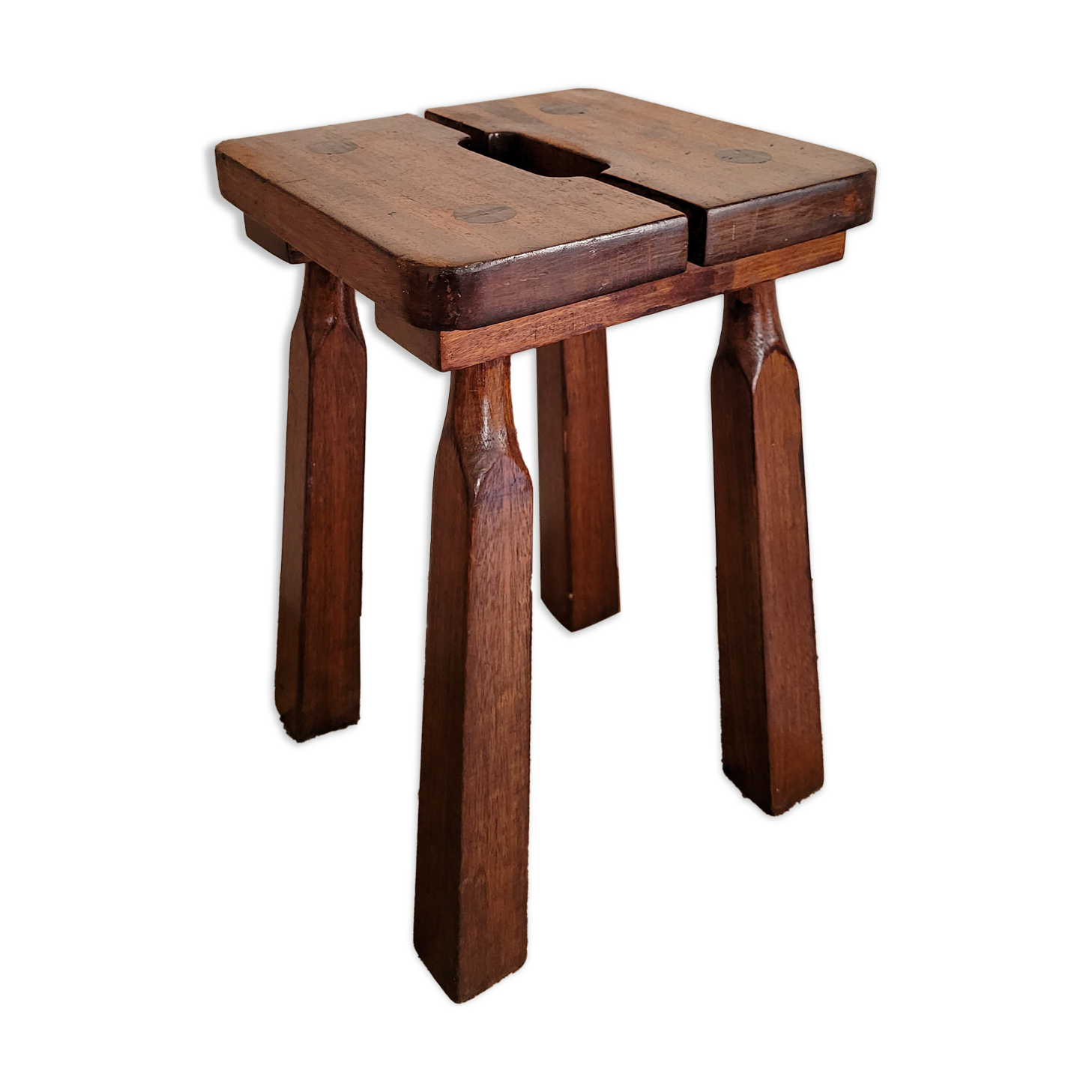 Tabouret brutaliste en bois