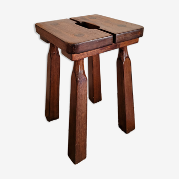 Tabouret brutaliste en bois