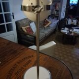 Eyeball desk lamp adjustable and steerable
