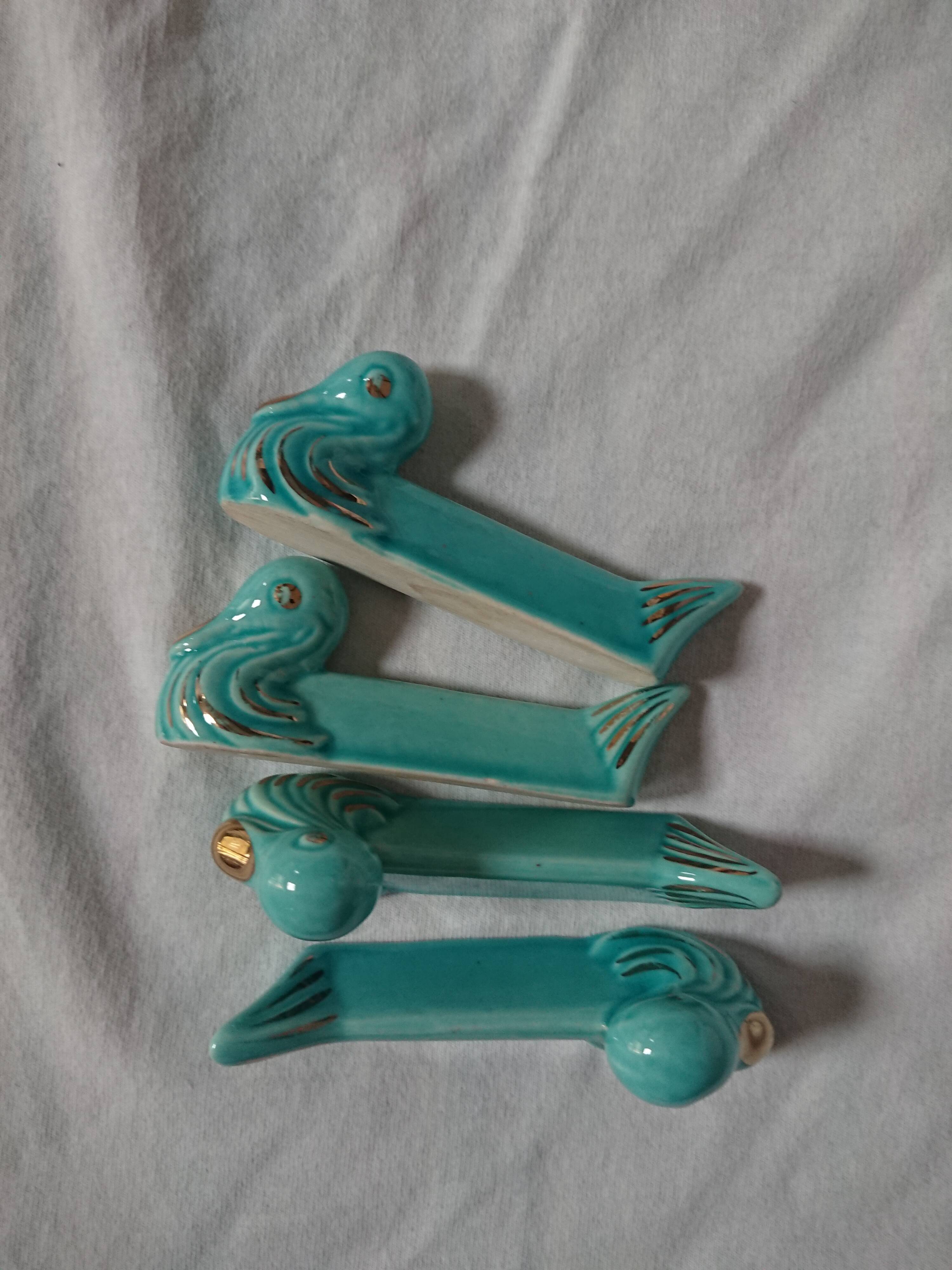 Tablemat, salt shaker and 5 knife holders set