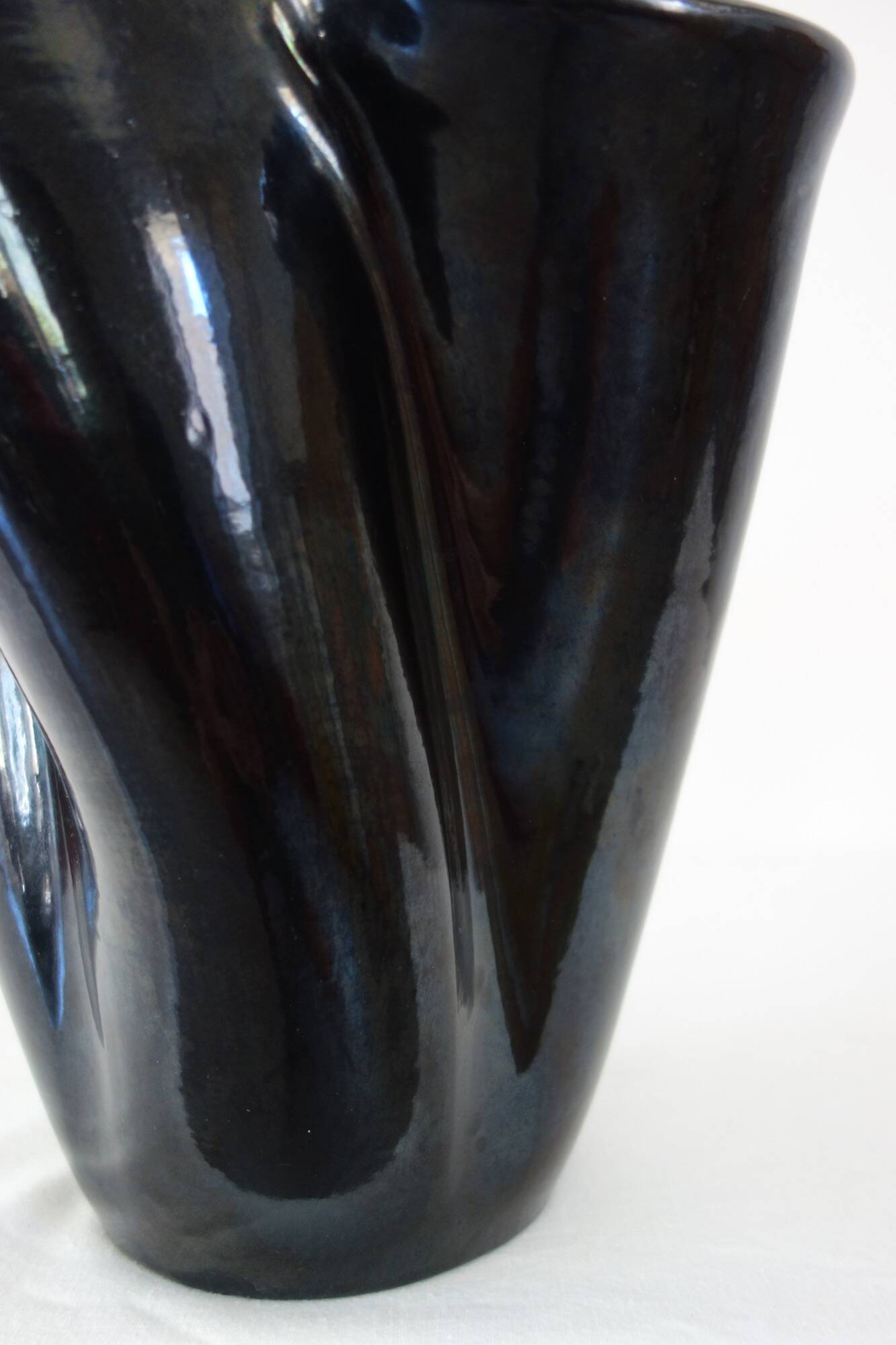 Grand vase bicolore rouge et noir par Elchinger, France, 1950s
