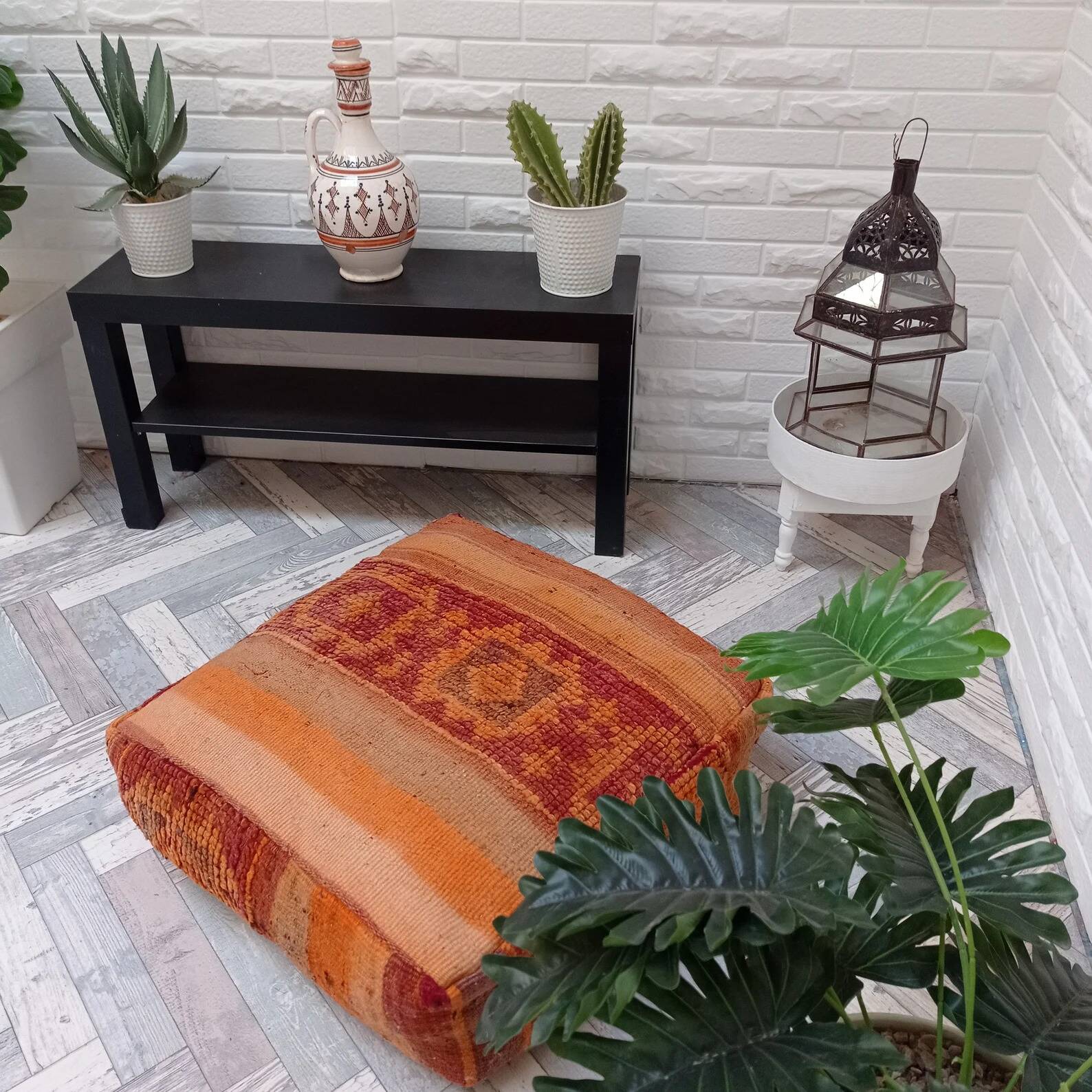 Handmade Berber pouf in wool 60 X 60 X 20 CM