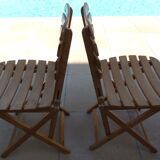 Table and 2 folding garden chairs in natural wood