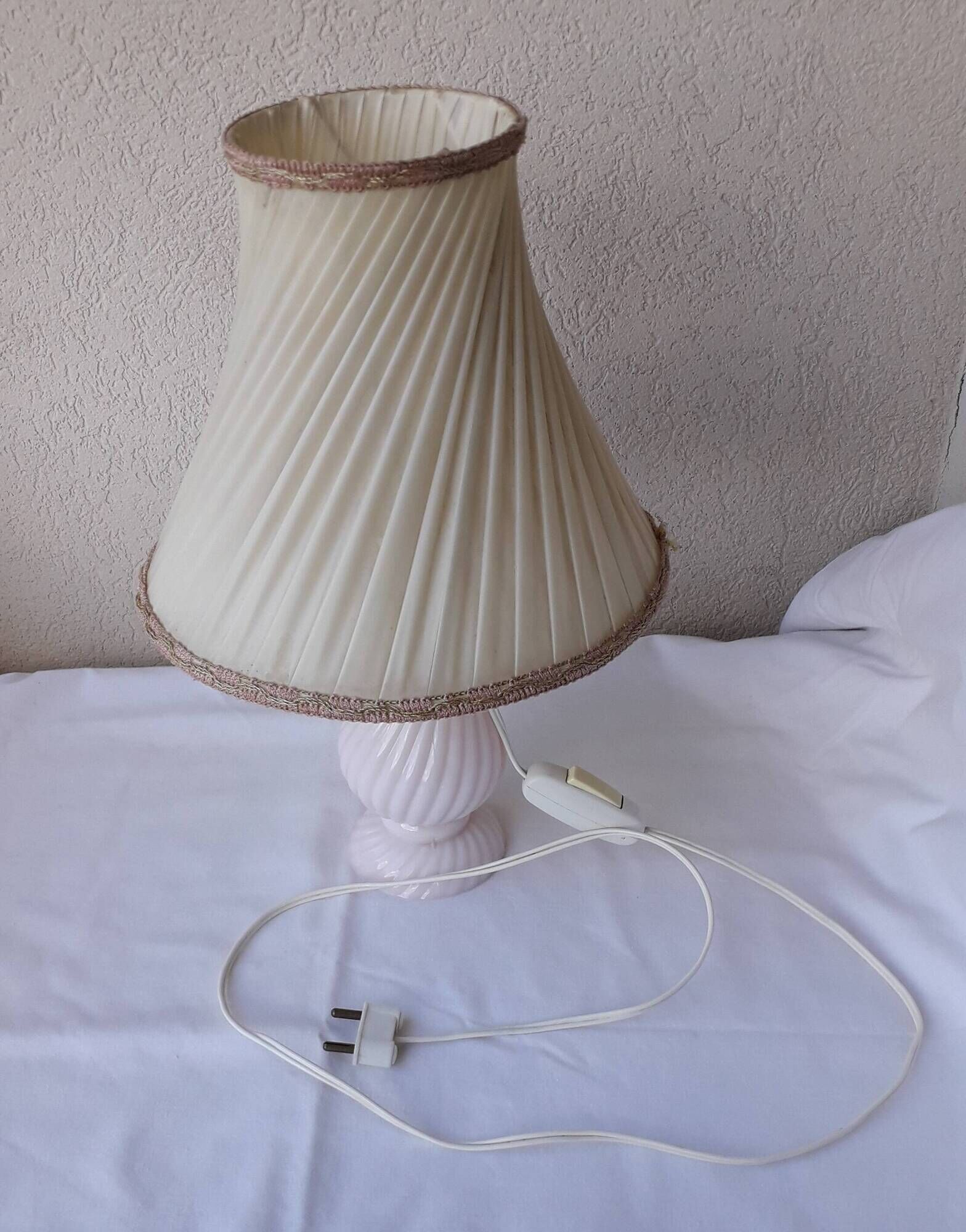 Lampe Chatard en opaline rose