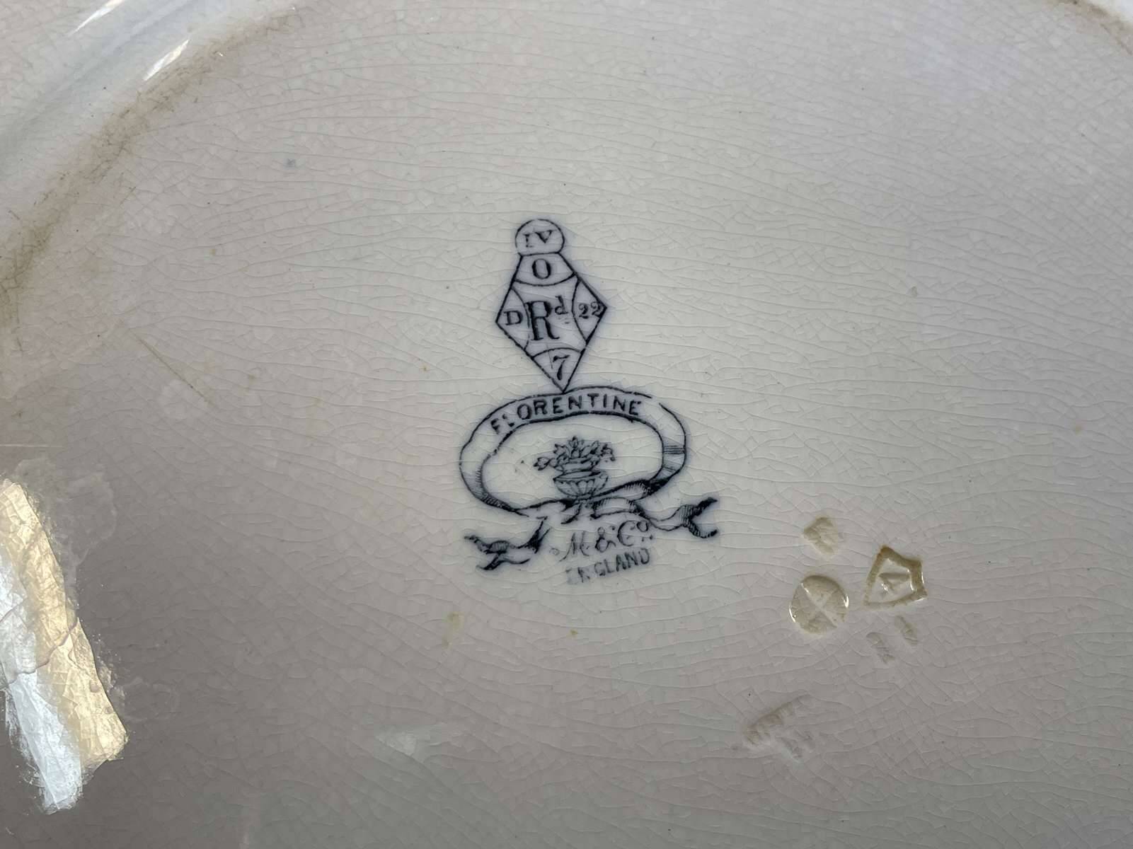 Pair of round Minton English porcelain dishes, Florentine pattern