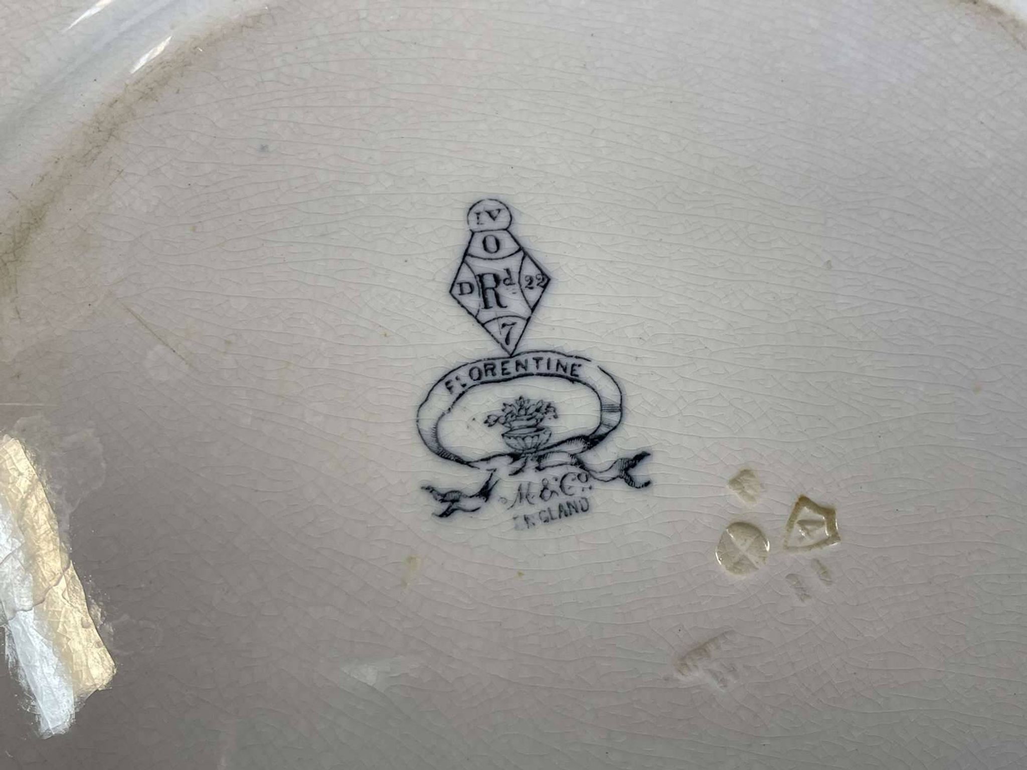 Pair of round Minton English porcelain dishes, Florentine pattern